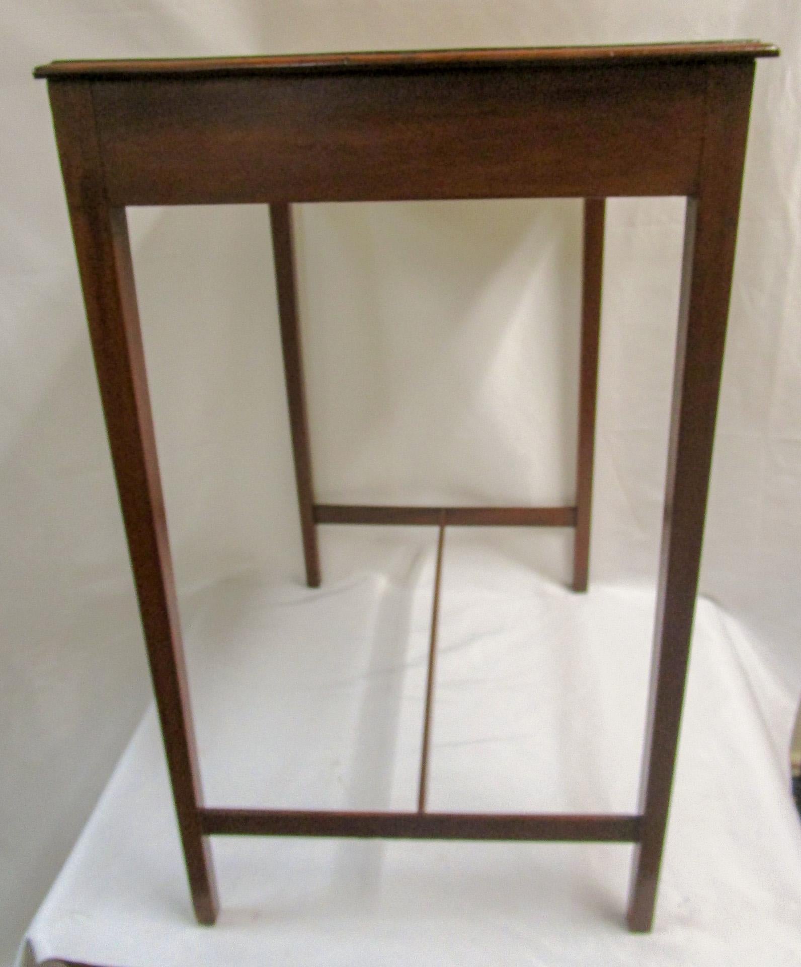 English Hepplewhite Mahogany Side Table w/ Shell Motif Inlay in Center & Corners 1