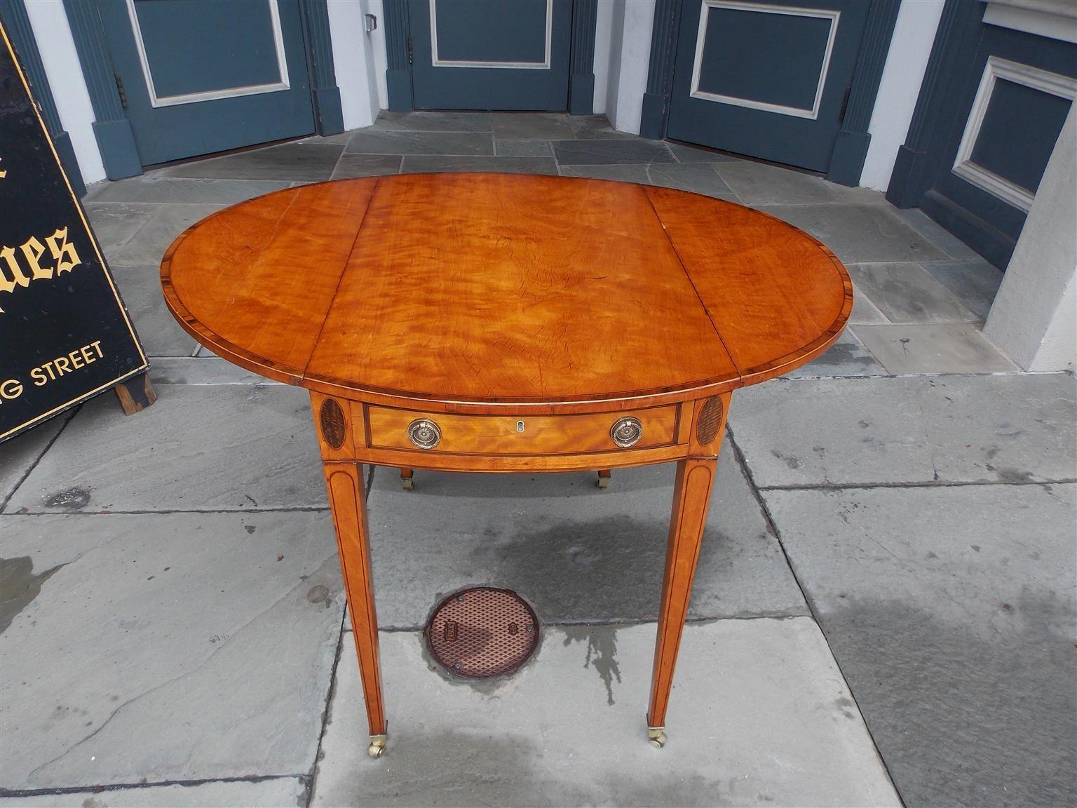 Englischer englischer Hepplewhite-Pembroke-Tisch aus ovalem Seidenholz und Ebenholz mit Intarsien, um 1790 (Handgeschnitzt) im Angebot