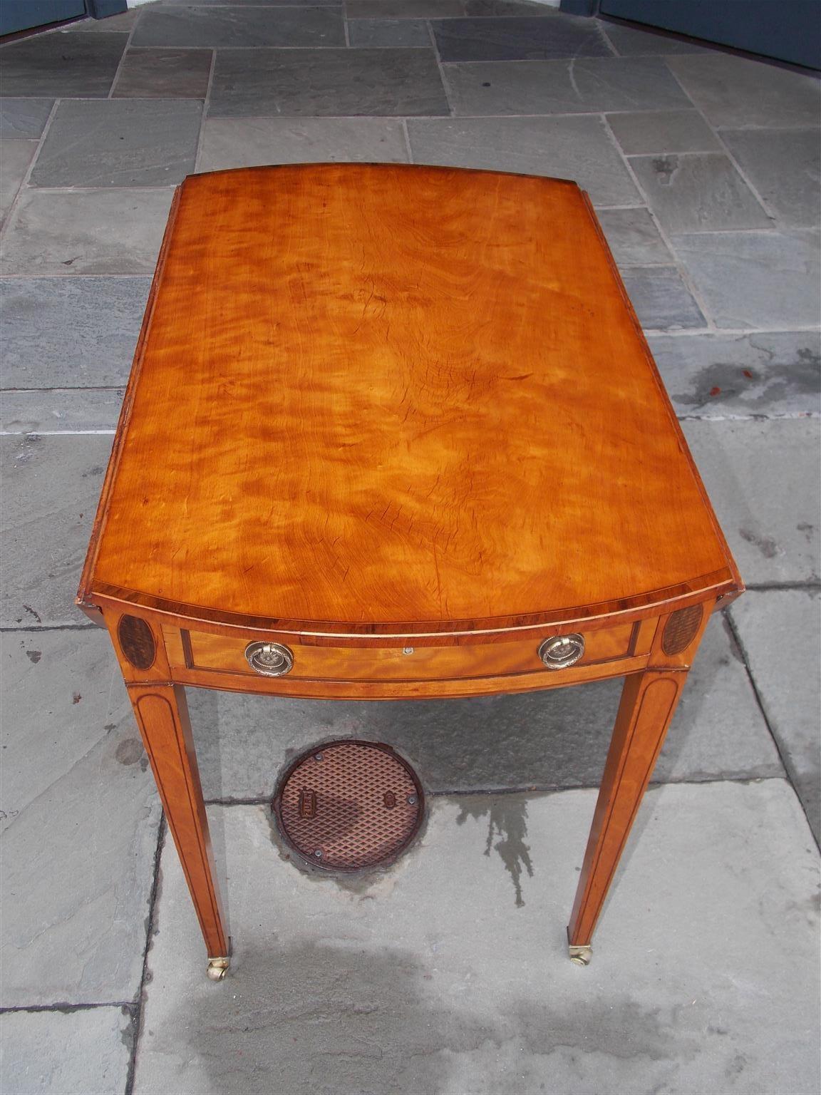 Table Pembroke anglaise Hepplewhite ovale en bois de satin et incrustation d'ébène, vers 1790 Excellent état - En vente à Hollywood, SC