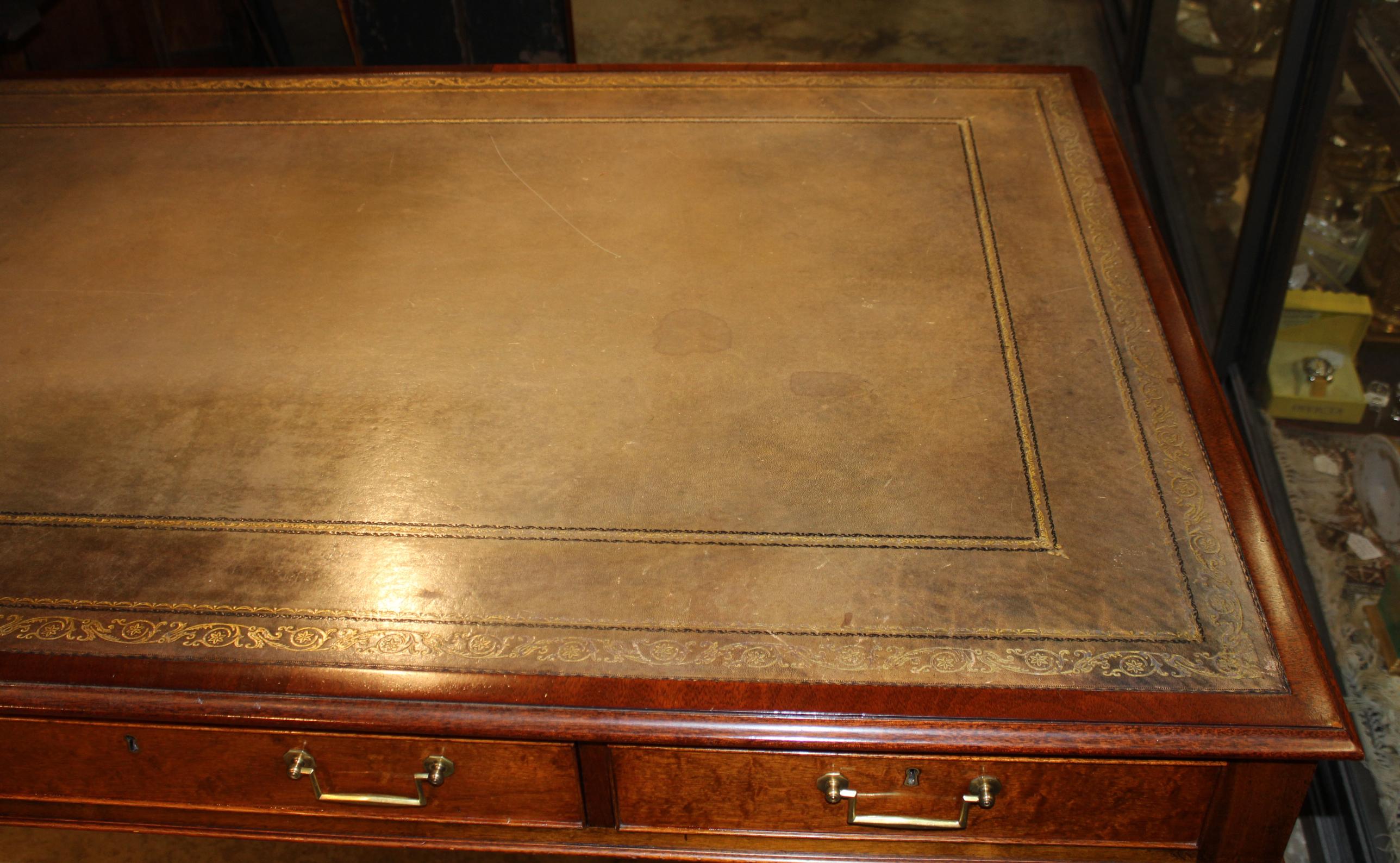 English Hepplewhite Style Leather Top Mahogany Partners Desk by William Tillman In Good Condition In Milford, NH