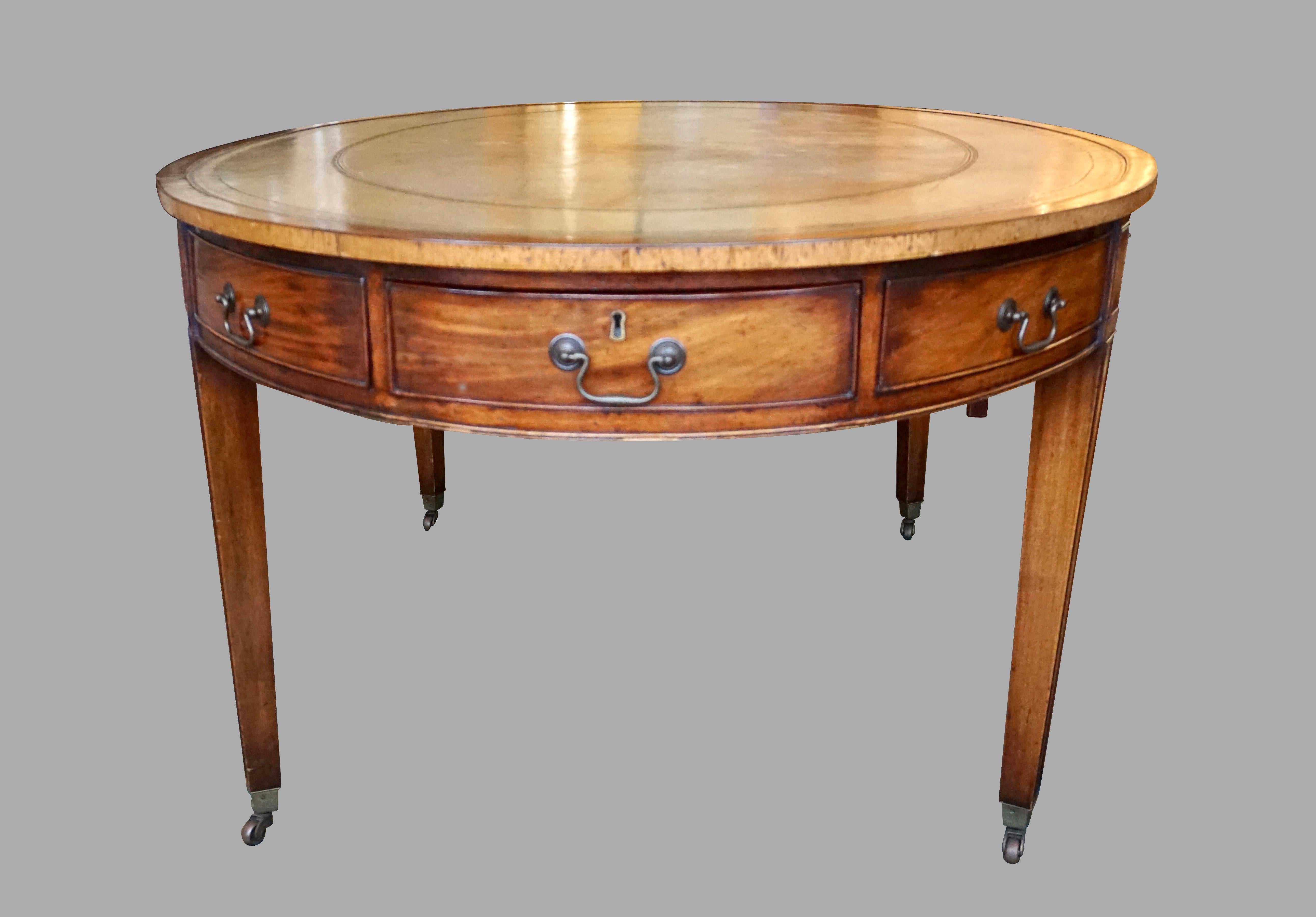 20th Century English Hepplewhite Style Mahogany Oval Writing Table with Leather Top For Sale