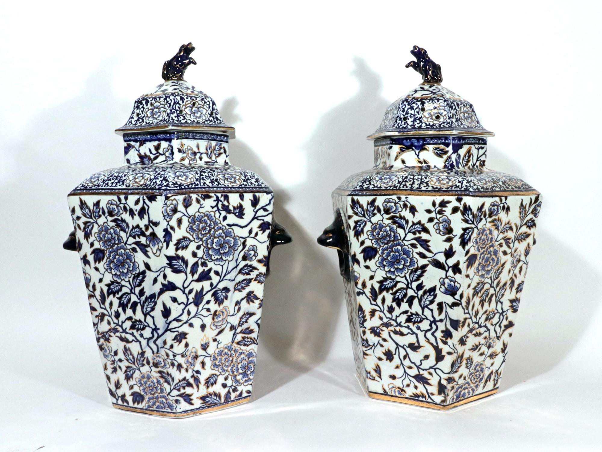 Début de l'époque victorienne Vases et couvercles hexagonaux anglais en pierre de fer  Mason's Ironstone ou Ashworth en vente