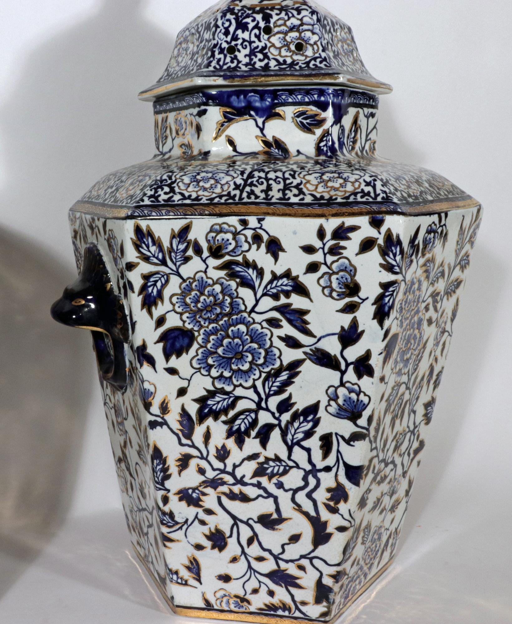 Vases et couvercles hexagonaux anglais en pierre de fer  Mason's Ironstone ou Ashworth en vente 1