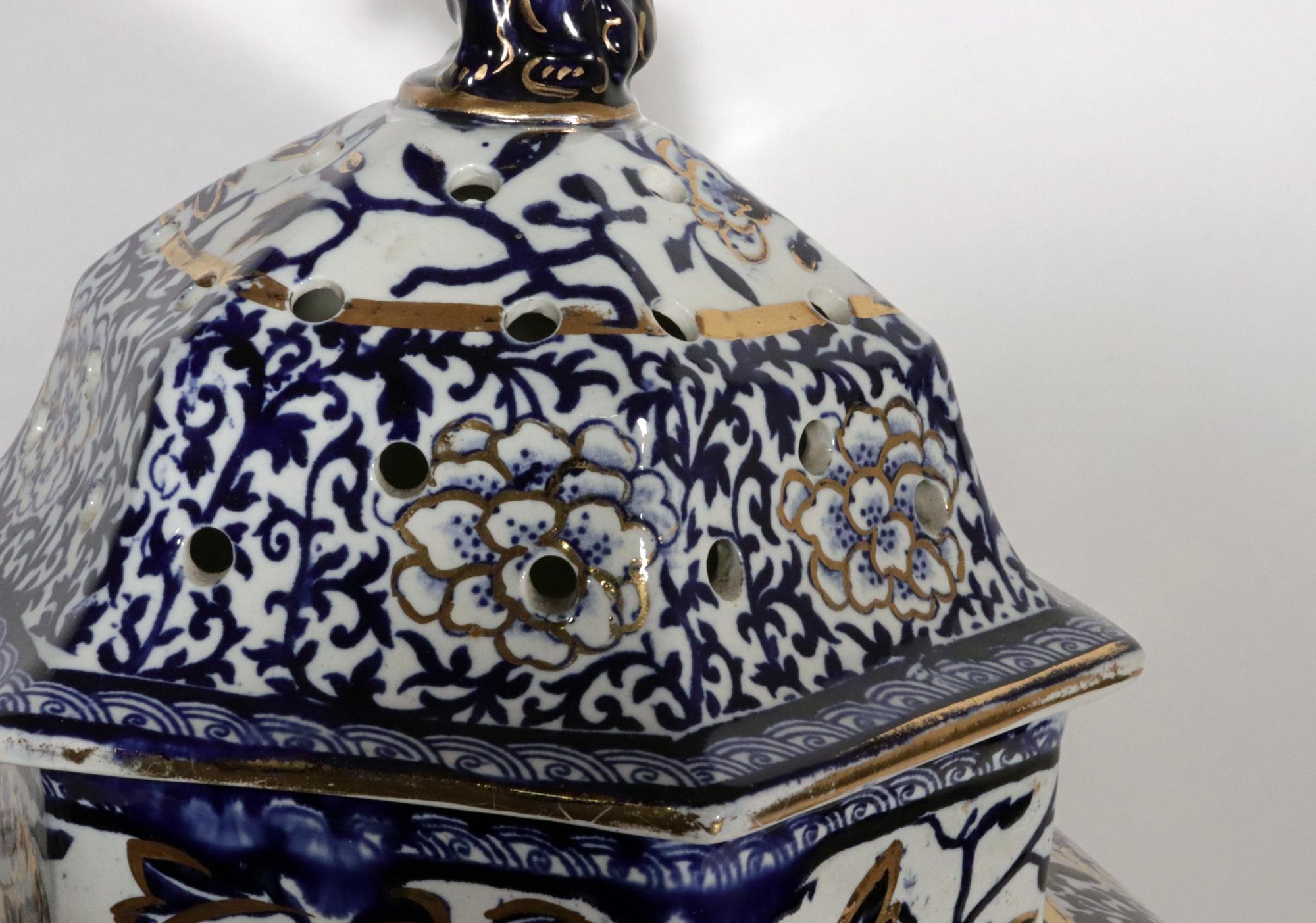 Vases et couvercles hexagonaux anglais en pierre de fer  Mason's Ironstone ou Ashworth en vente 2
