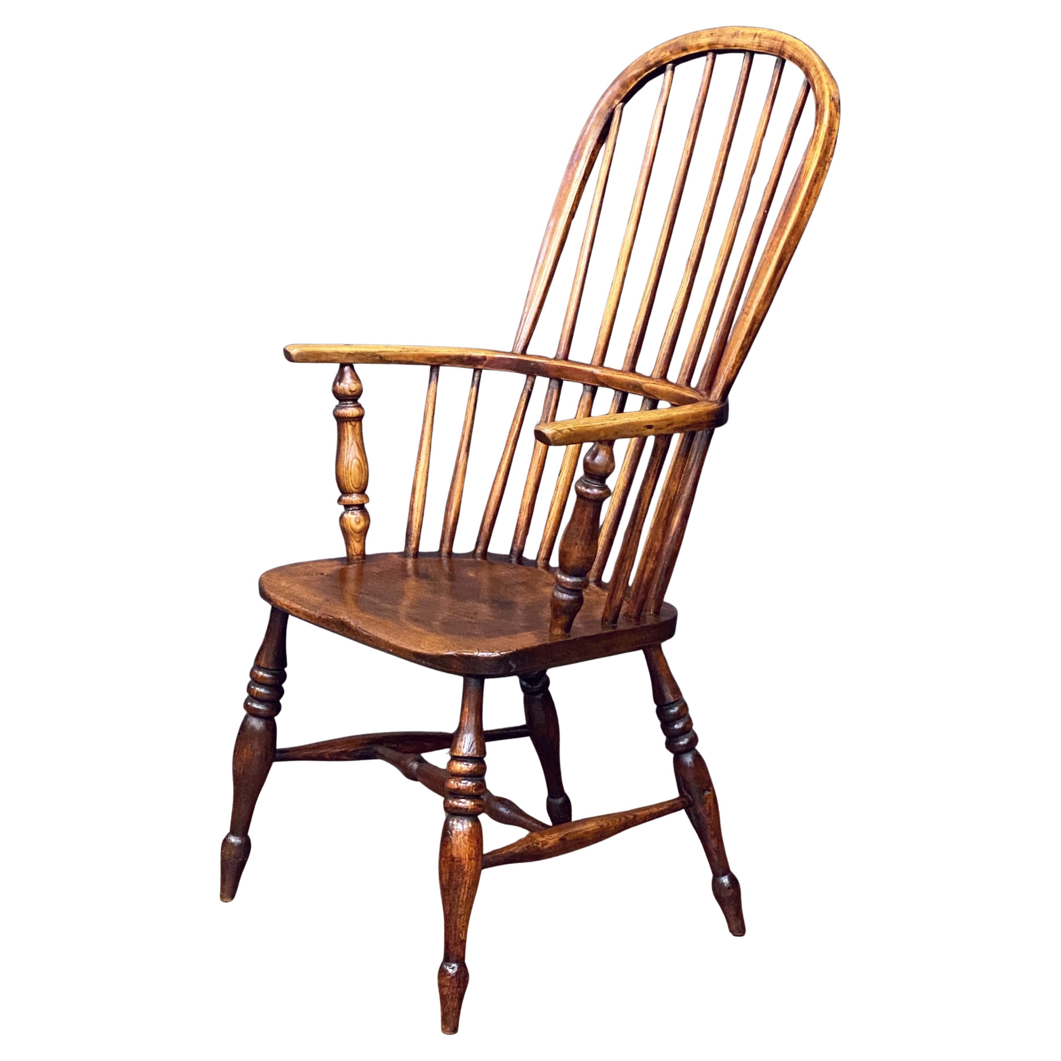 English High Back Windsor Armchair of Elm from the Georgian Era In Good Condition For Sale In Austin, TX