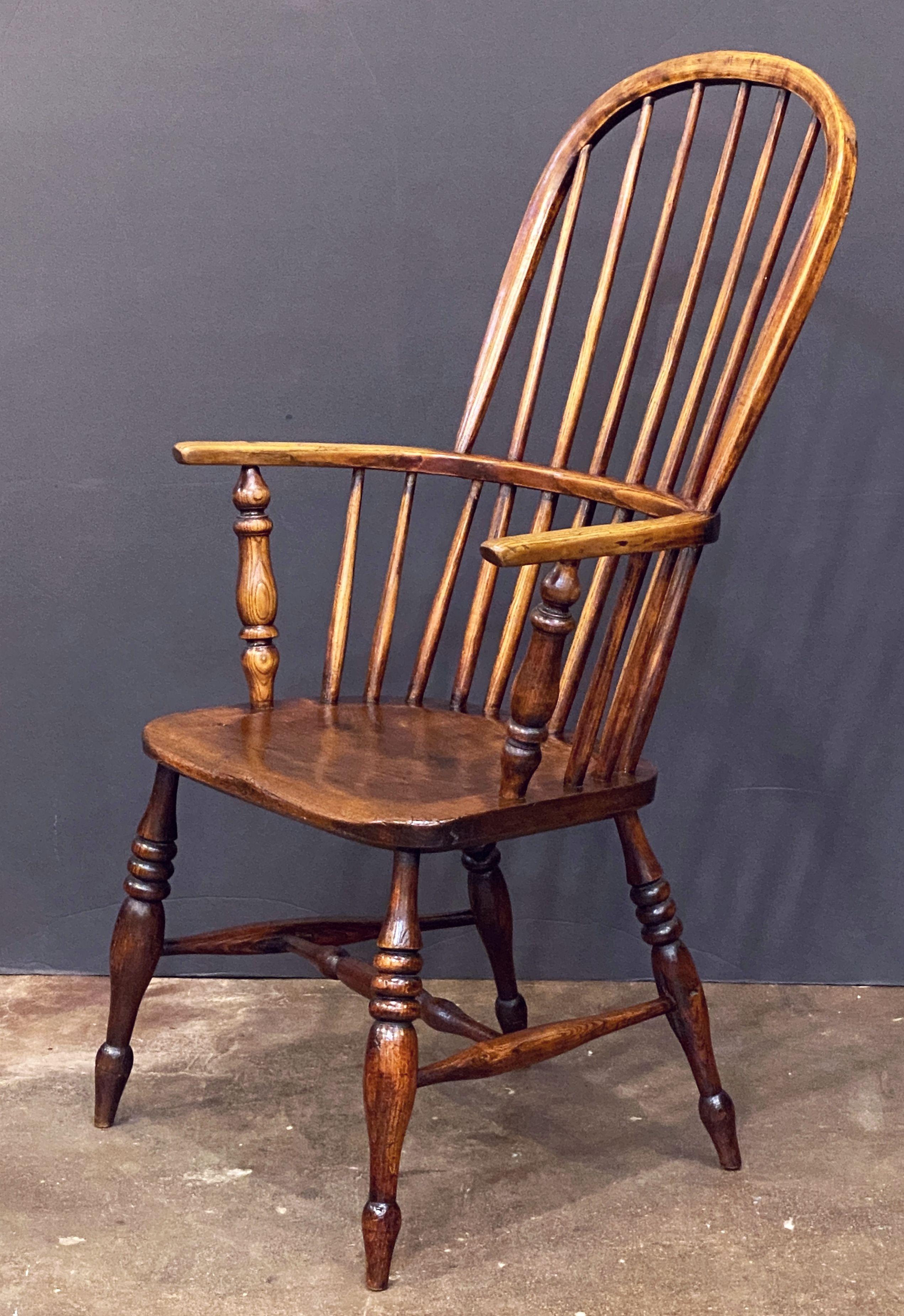 English High Back Windsor Armchair of Elm from the Georgian Era For Sale 1