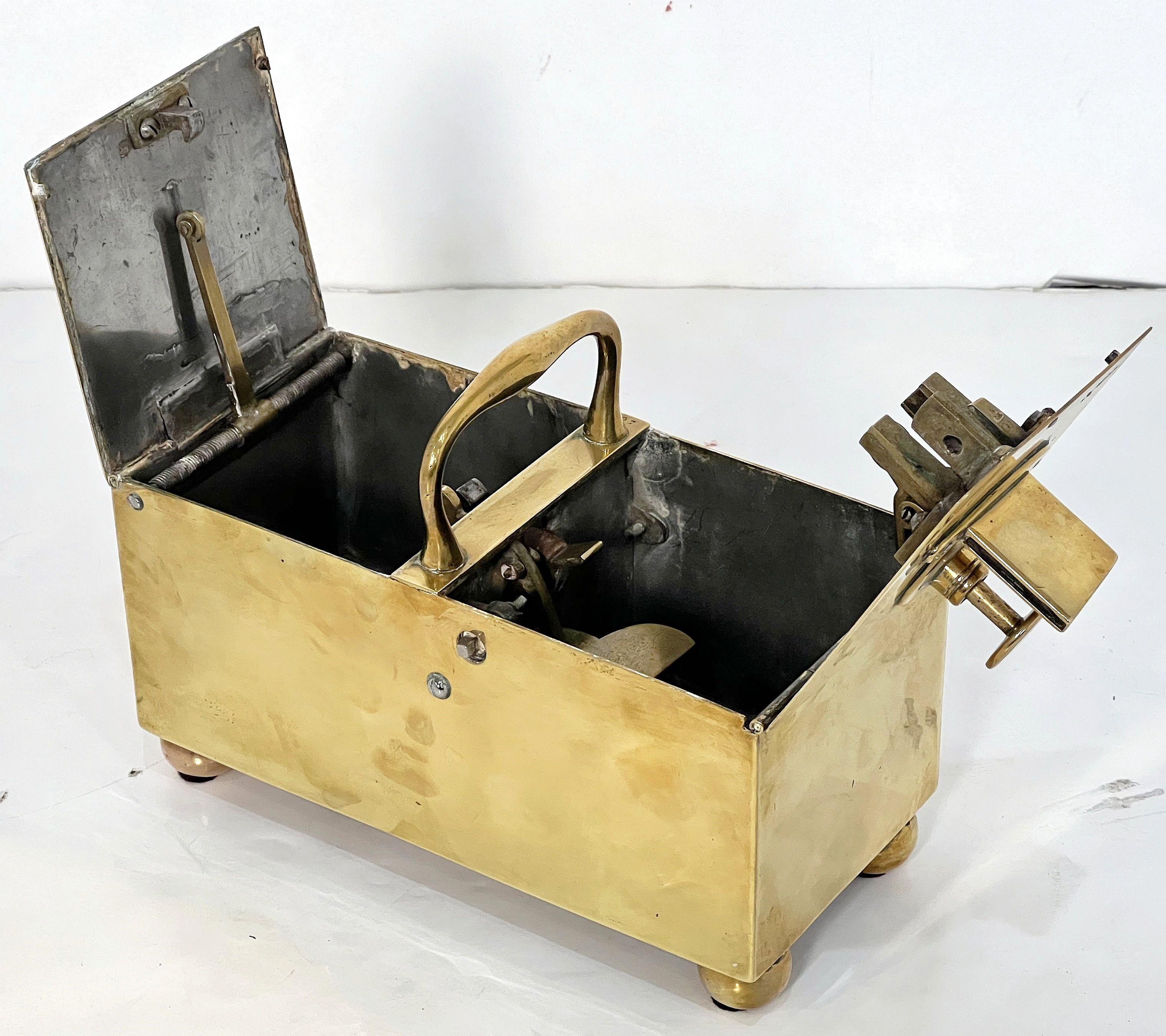 English Honesty Box or Dispenser of Brass from the Georgian Era For Sale 3