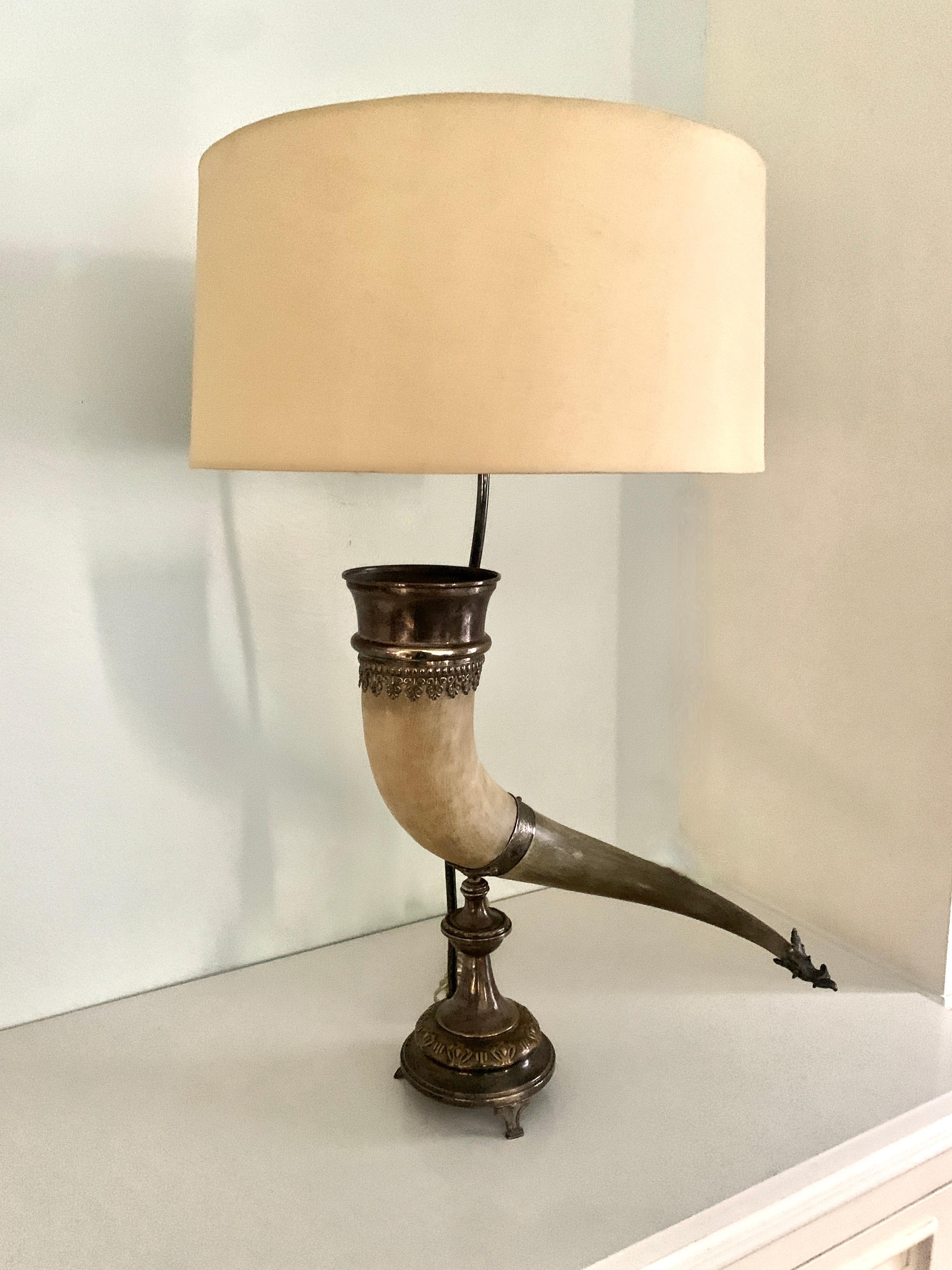 English Horn Table Lamp with Silver Plate Base and Fixture For Sale 6