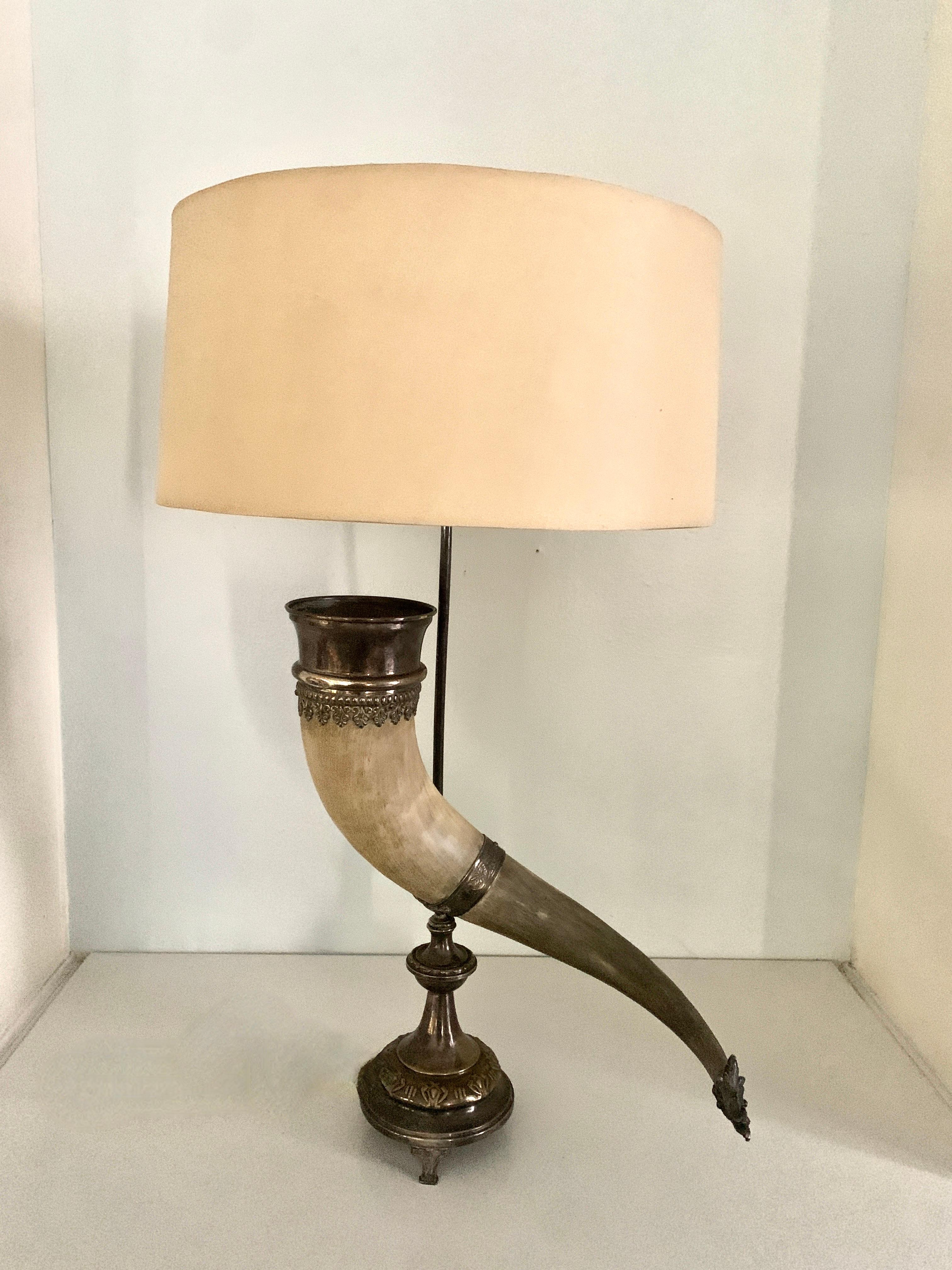 English Horn Table Lamp with Silver Plate Base and Fixture For Sale 7