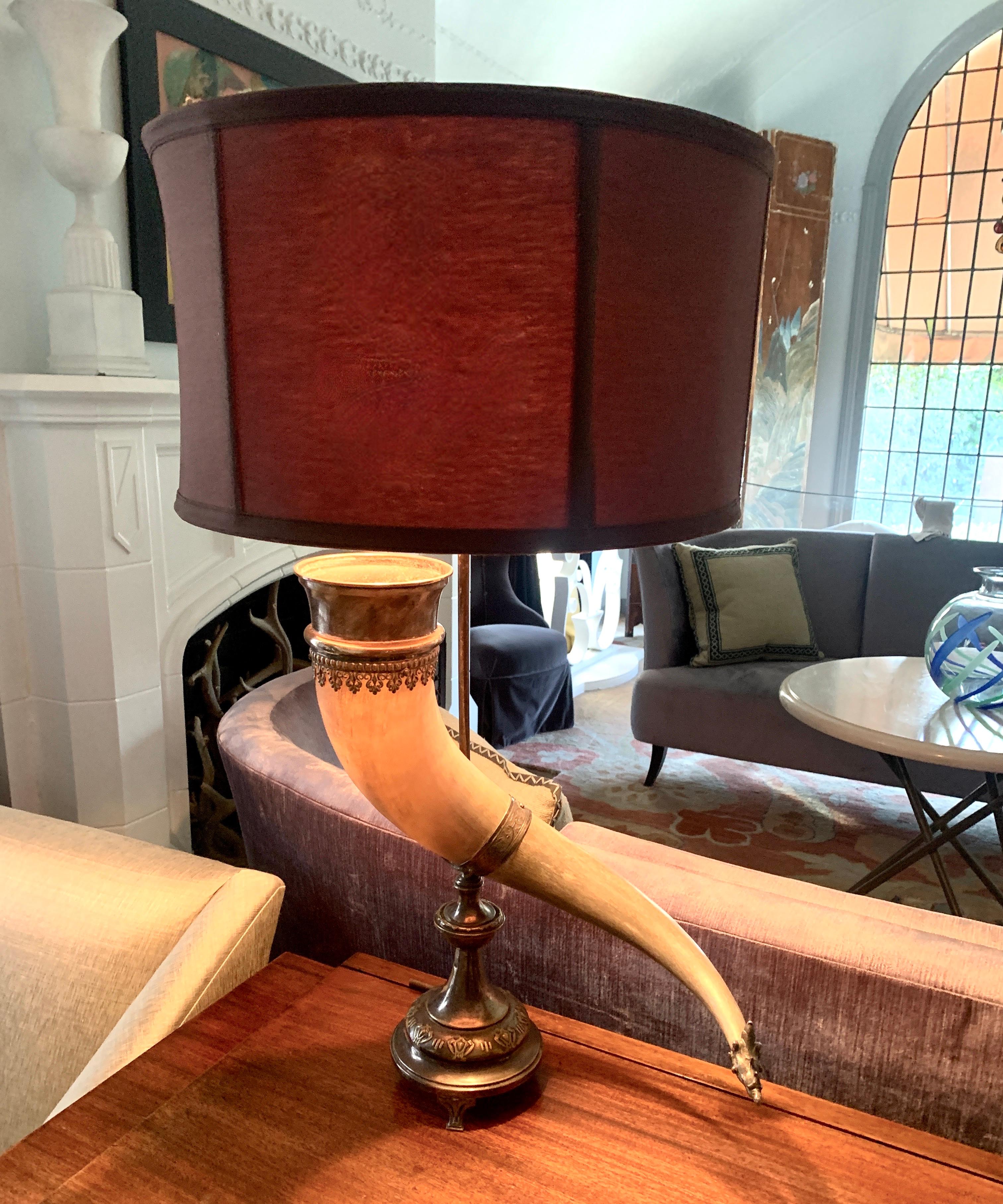 English Horn Table Lamp with Silver Plate Base and Fixture In Good Condition For Sale In Los Angeles, CA