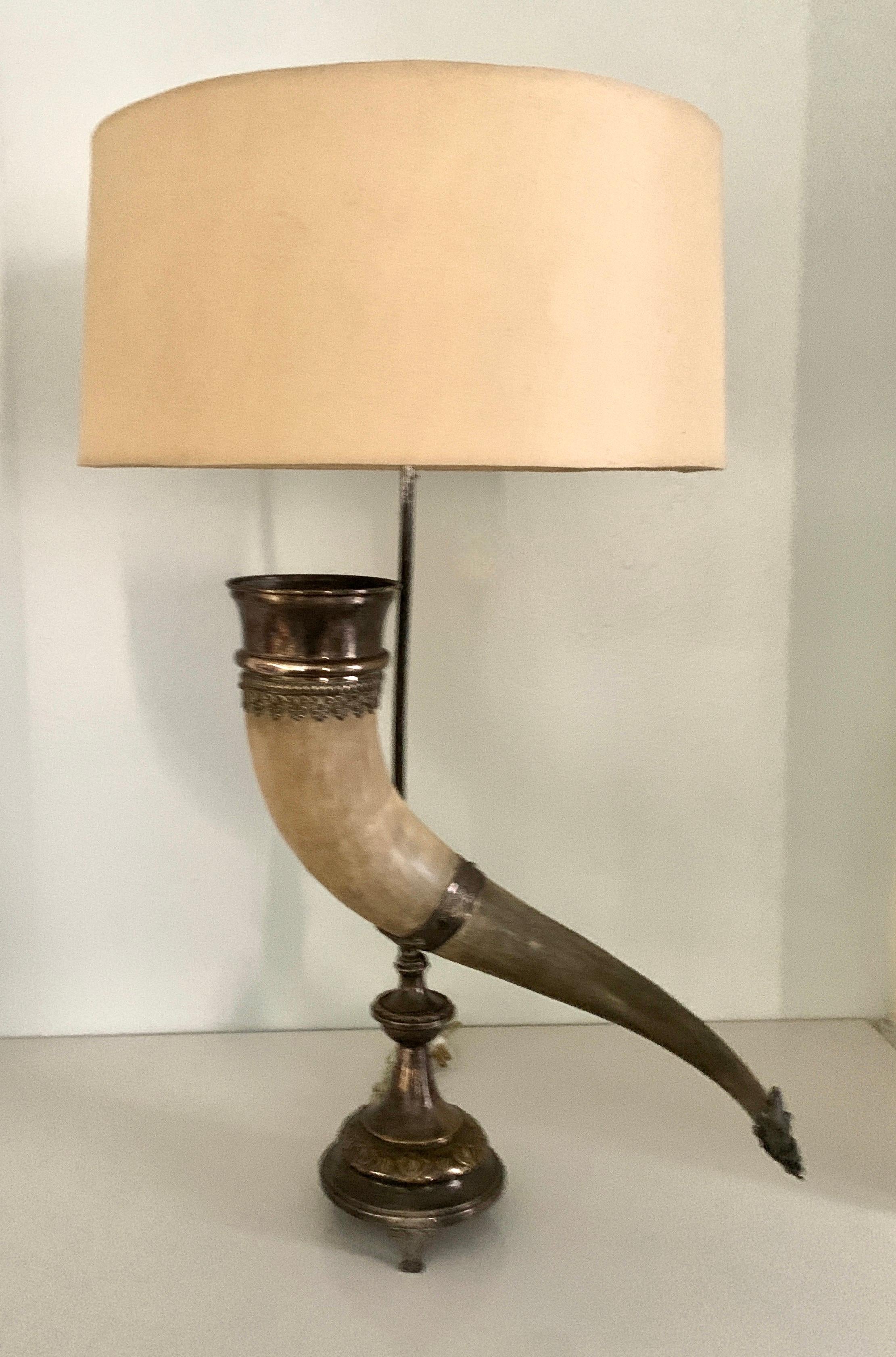 English Horn Table Lamp with Silver Plate Base and Fixture For Sale 5