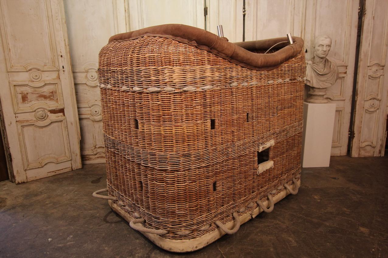 basket of hot air balloon