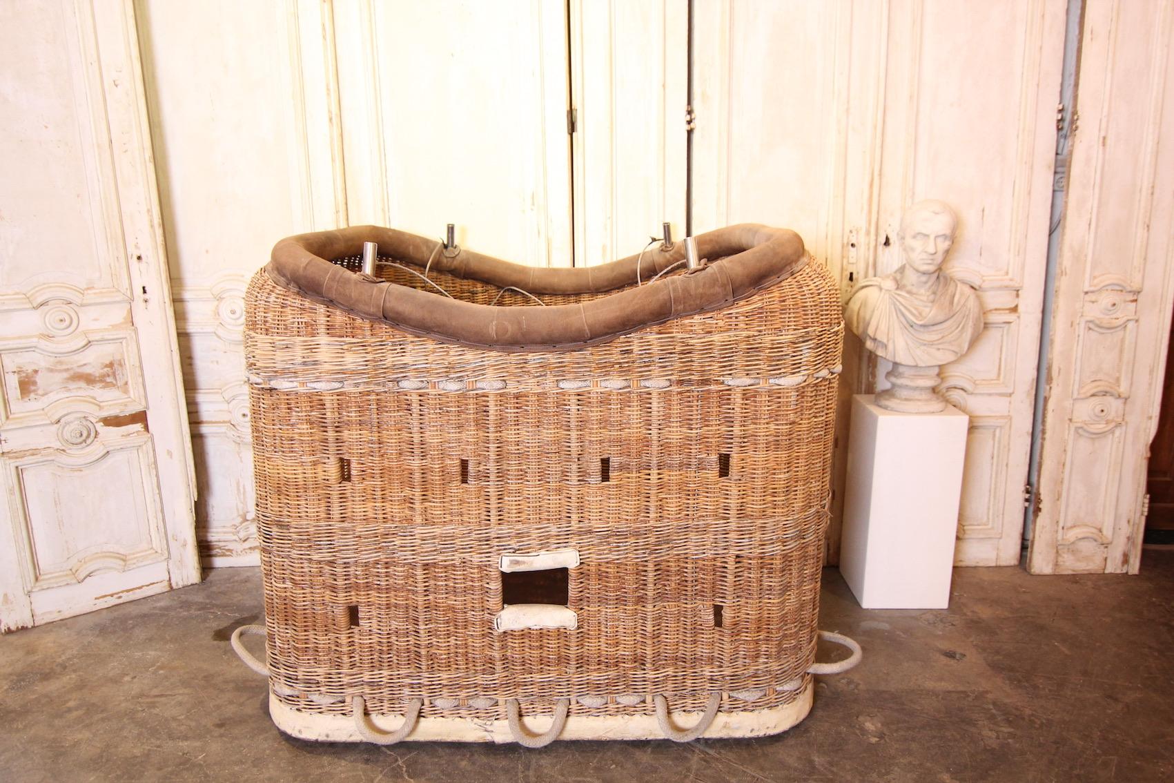 English Hot Air Balloon Basket by Thunder In Good Condition In Dusseldorf, DE
