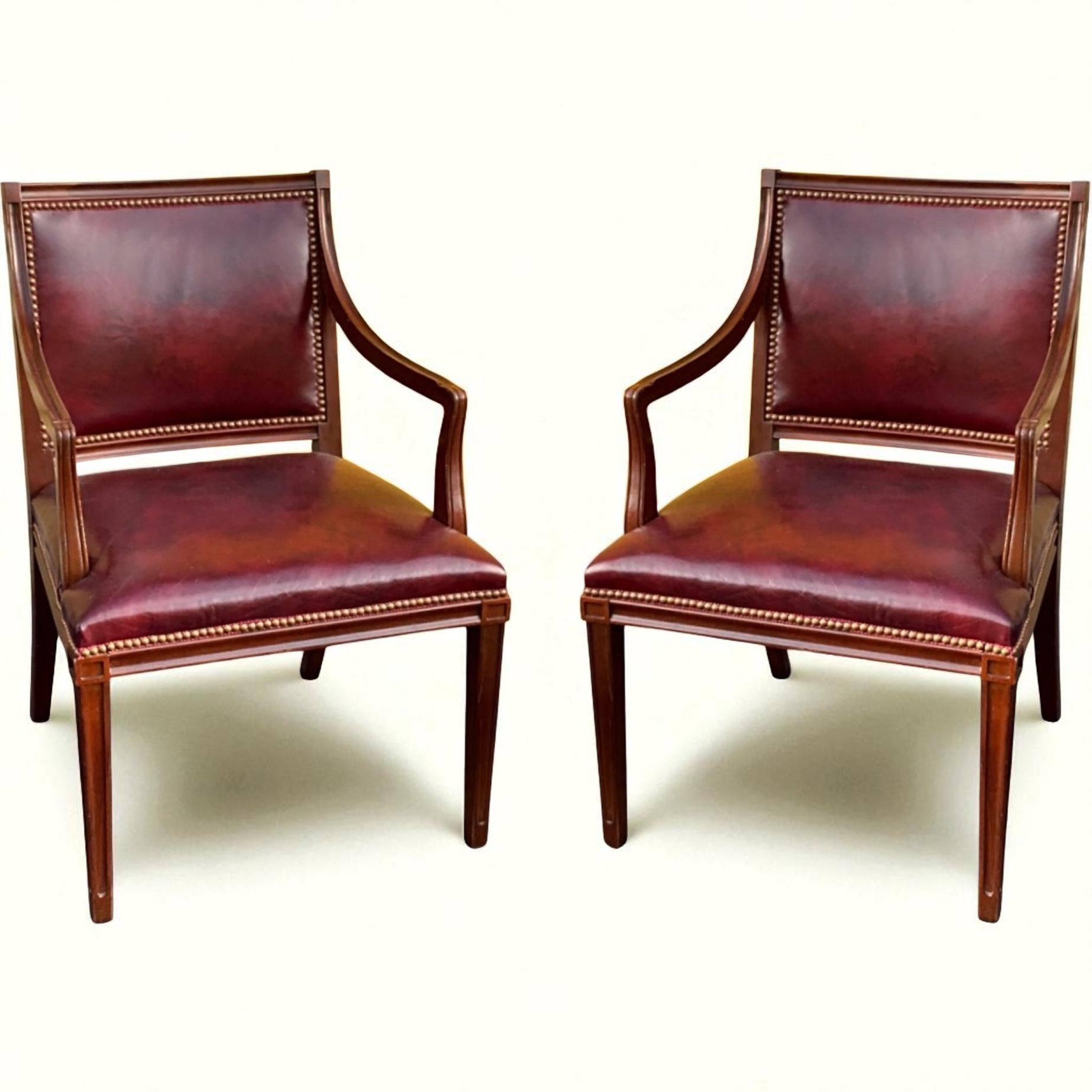 XX secolo Sedia Bergere in pelle e legno di Hickory in stile Hunt inglese - Coppia in vendita
