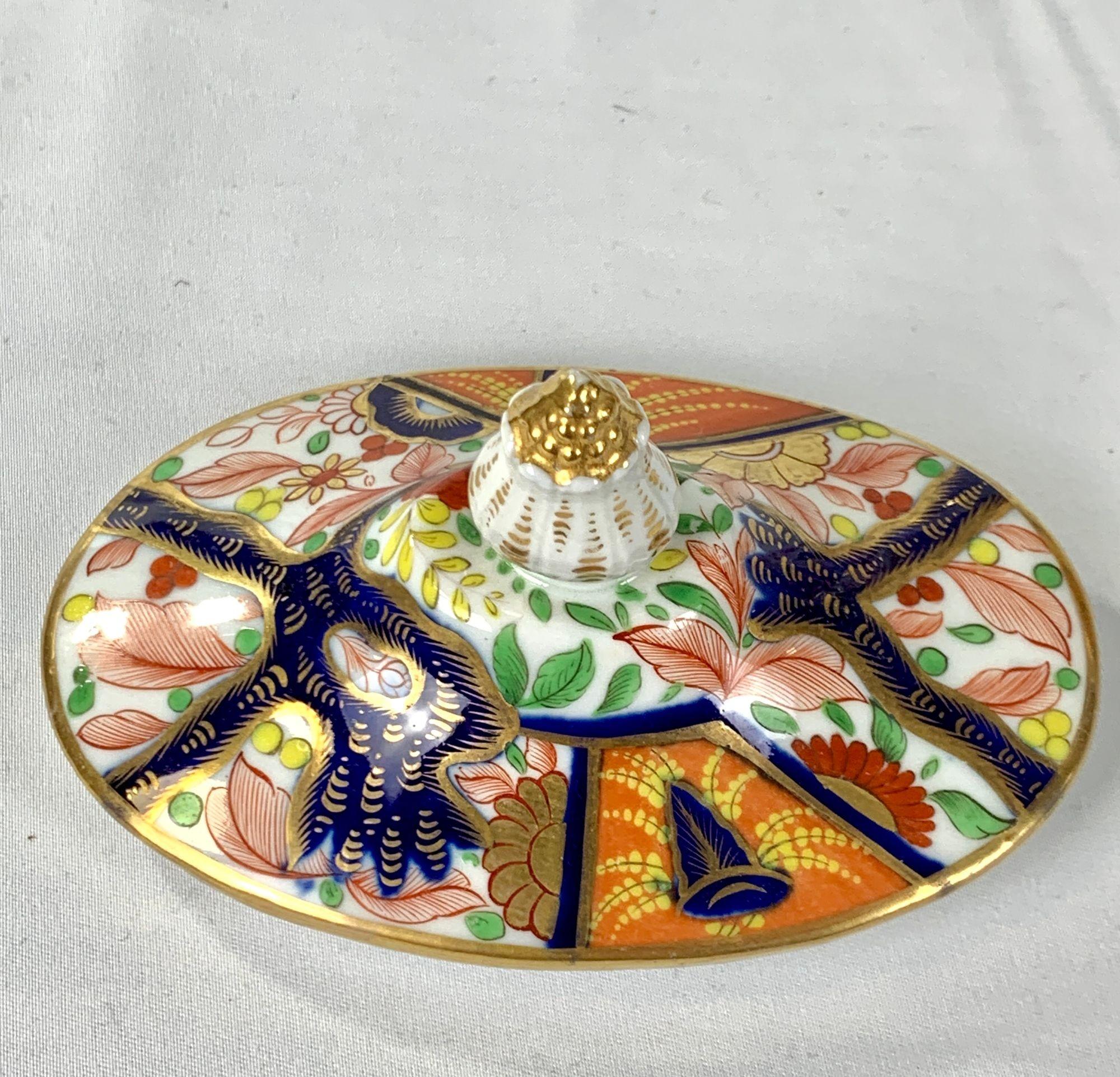 English Imari Hand-Painted Porcelain Sugar Box Circa 1825 5
