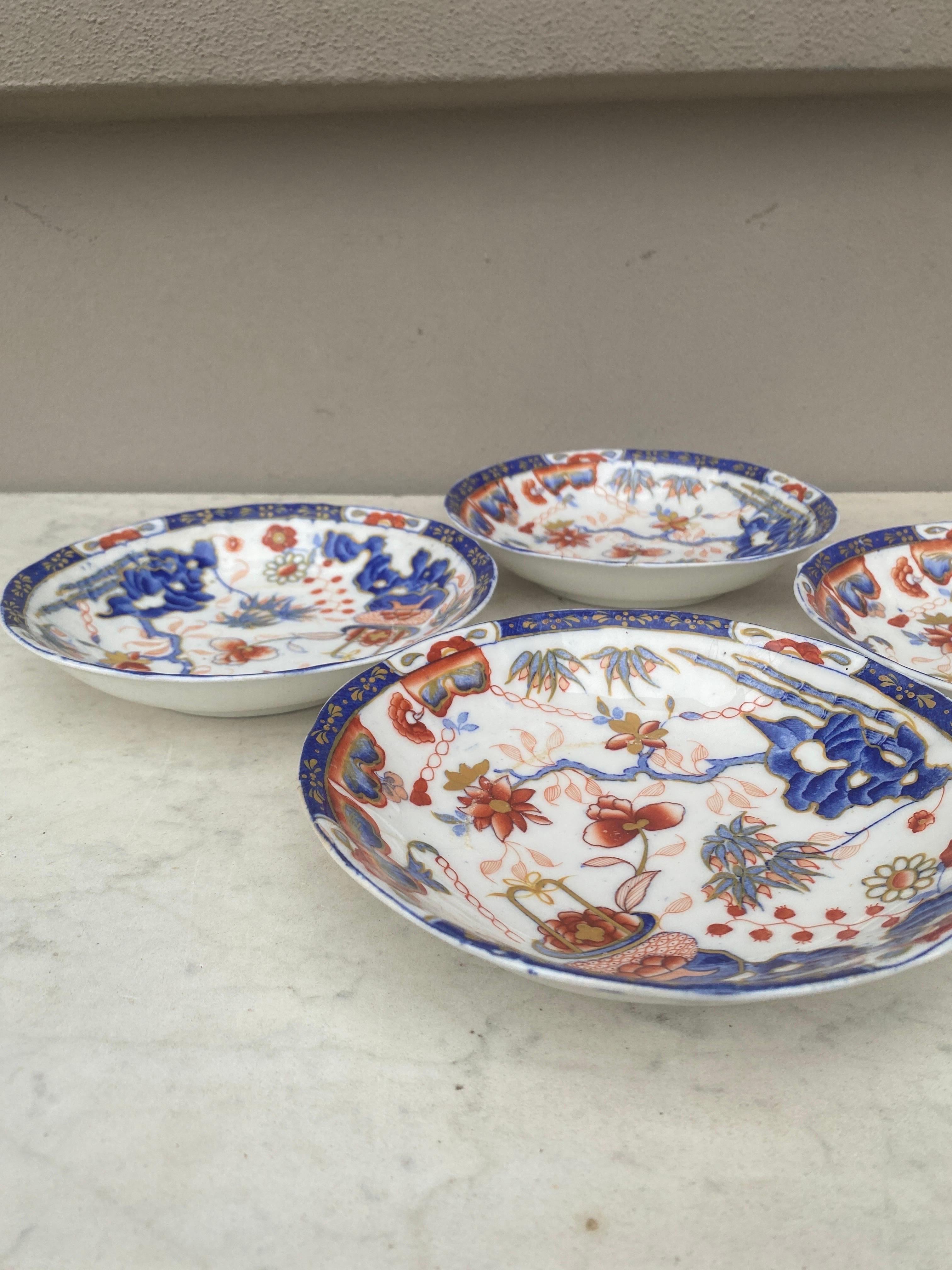 English Imari Set of 5 Small Bowl Porcelain Plates In Good Condition For Sale In Austin, TX