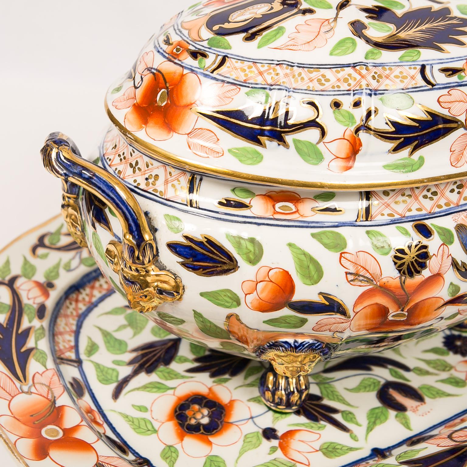 Antique English Imari Soup Tureen and Stand In Excellent Condition In Katonah, NY
