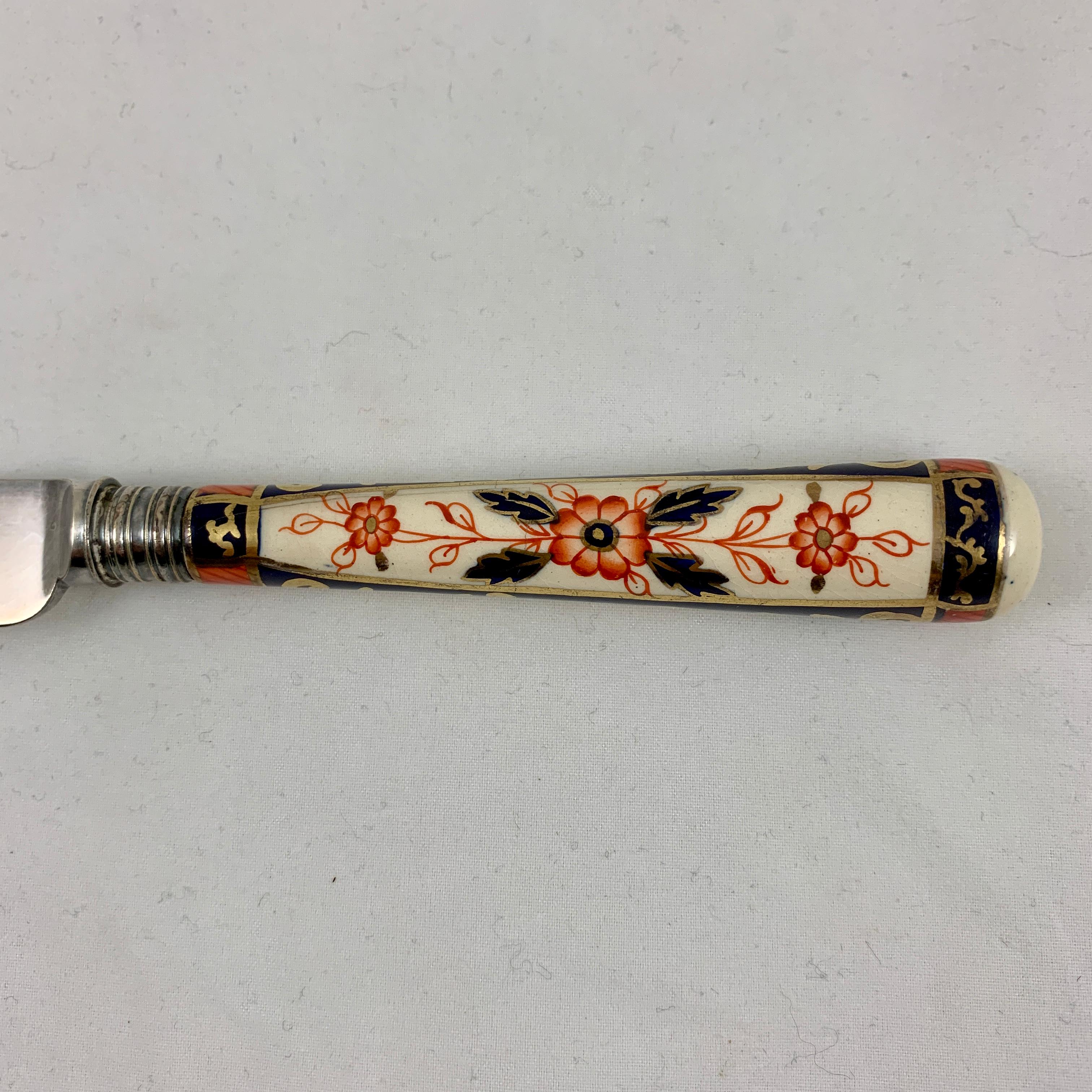 English Imari Style Porcelain Handled Silver Table Knives, a Cased Set of Eight In Good Condition For Sale In Philadelphia, PA