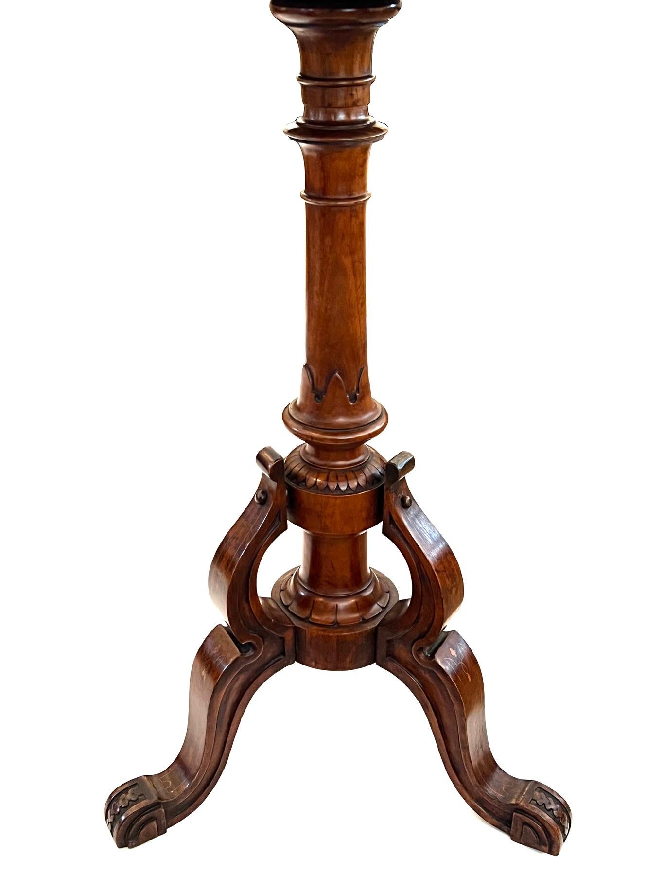 English Inlaid Burl Walnut Circular Occasional/Side Table For Sale 3