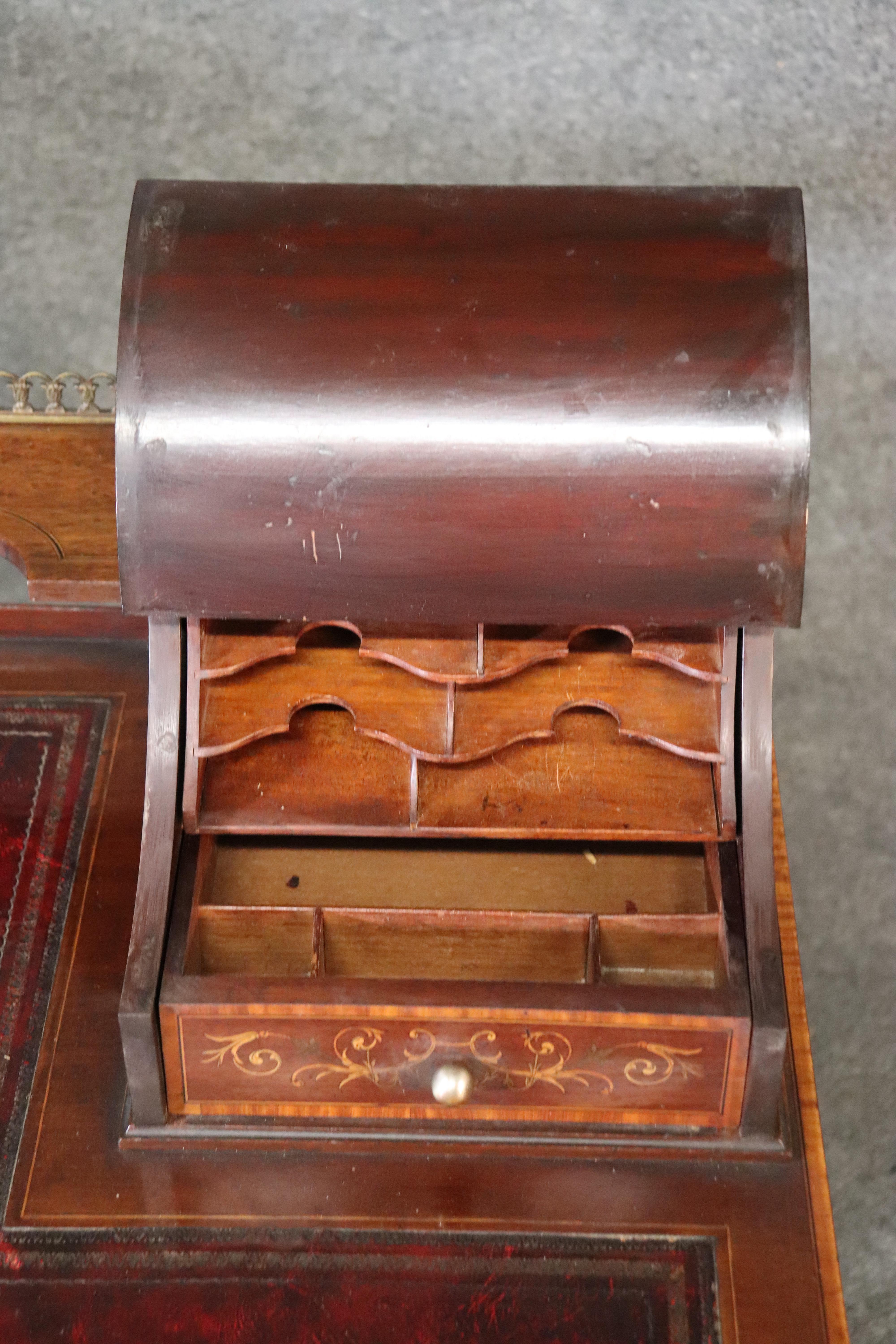 English Inlaid Edwardian Burgundy Leather Writing Table Desk, circa 1920 2