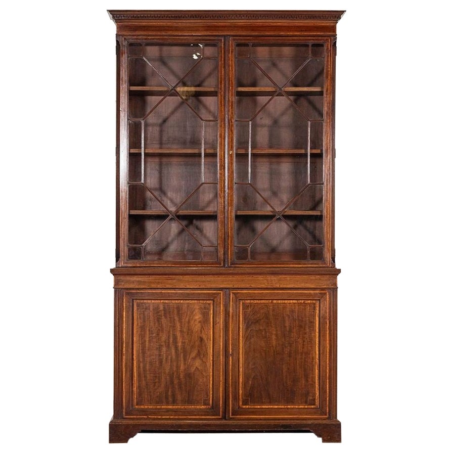 Librería inglesa de caoba con incrustaciones y cristal