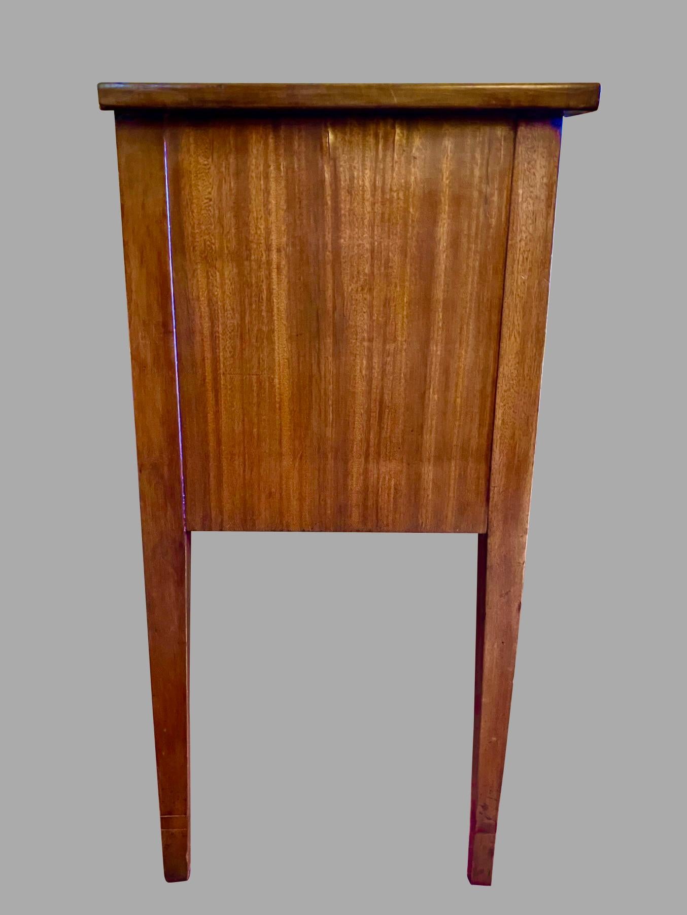 20th Century English Inlaid Mahogany Hepplewhite Style Sideboard of Serpentine Form For Sale