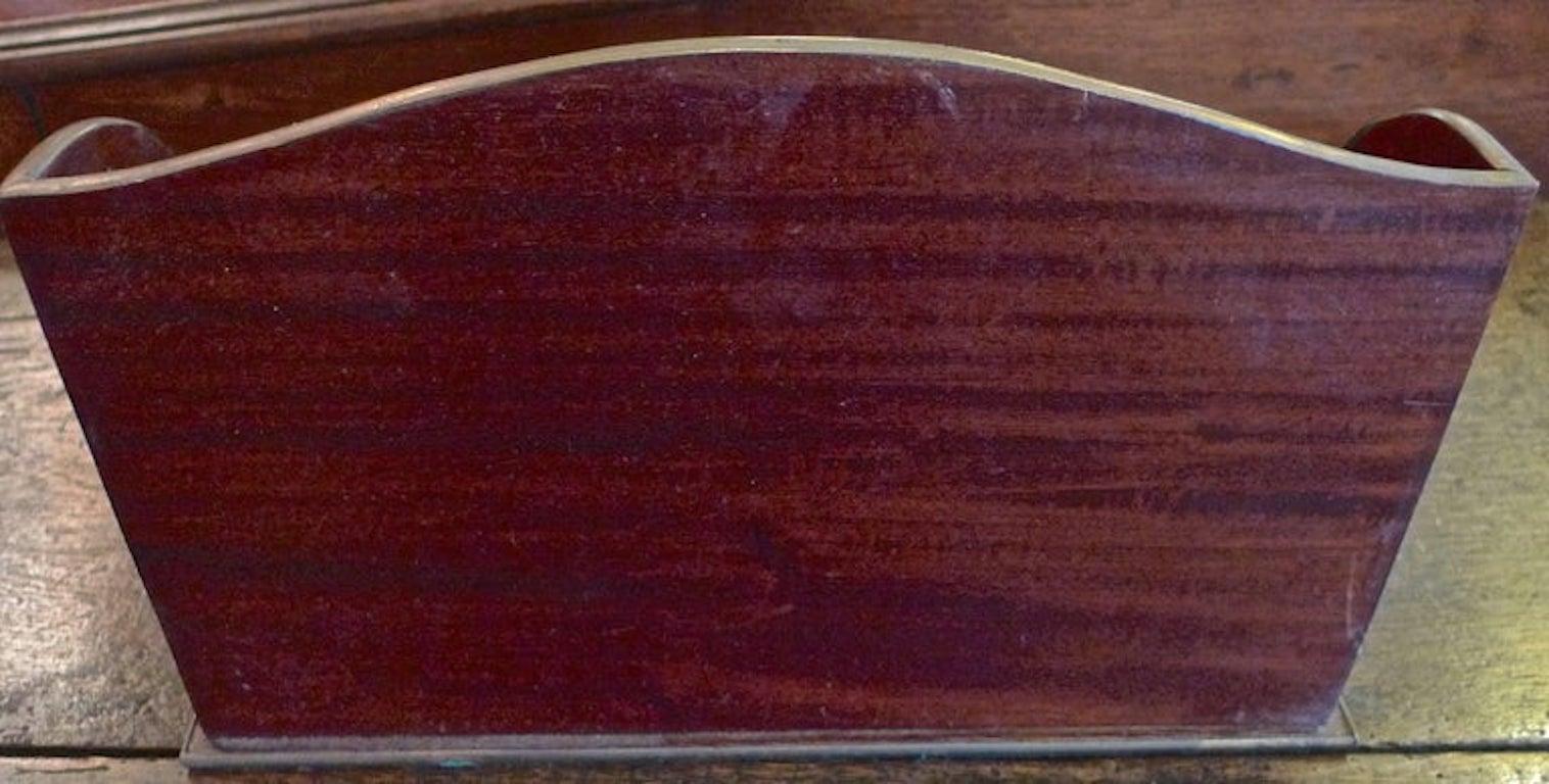 Englischer Schreibtischhalter aus Palisanderholz mit Intarsien und vier separaten Fächern (Gebeizt) im Angebot