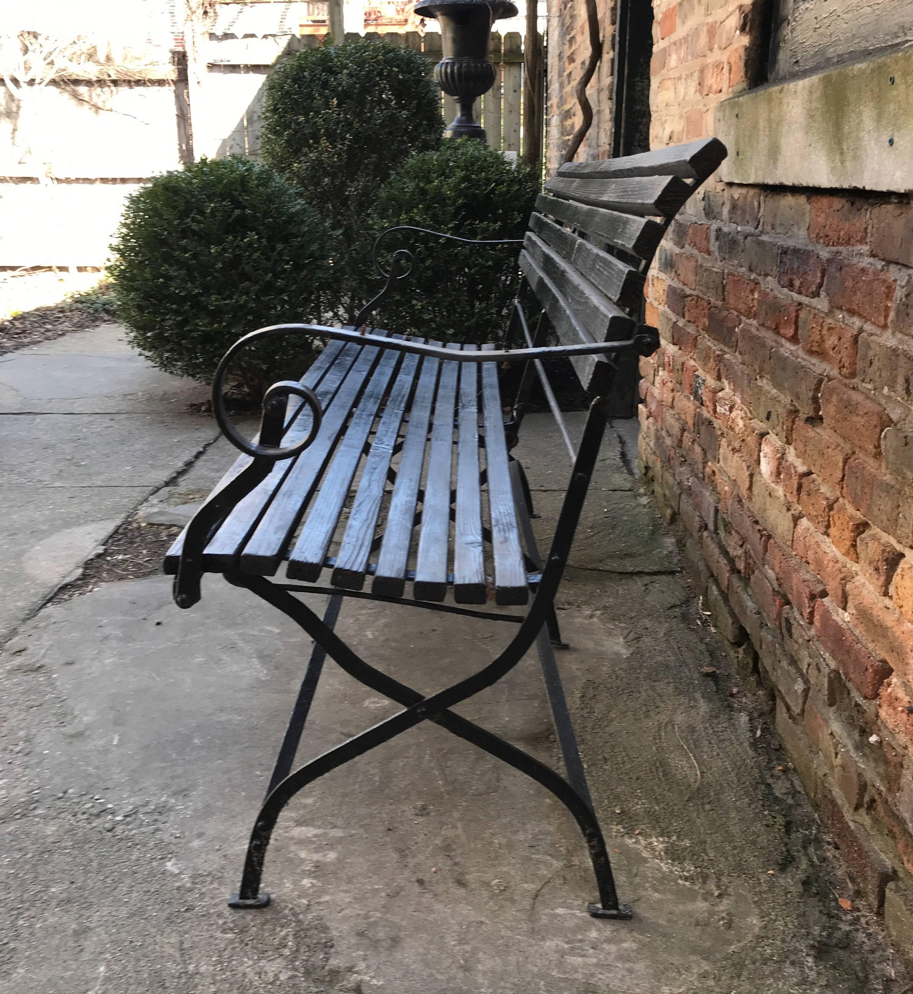 English Iron and Wood Folding Garden Bench In Good Condition In Chicago, IL