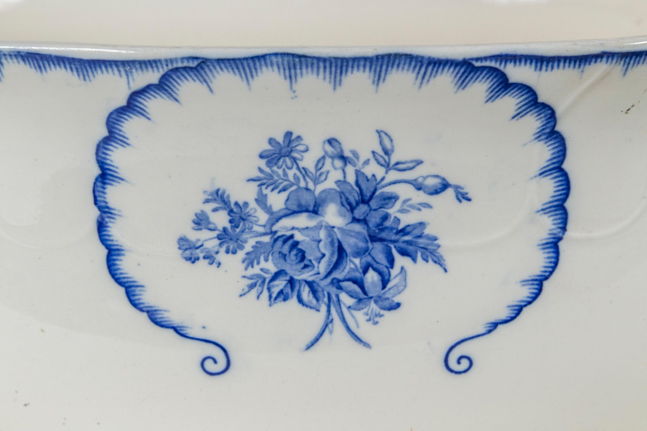 English Ironstone Foot Bath, Late 19th Century In Good Condition In Chappaqua, NY