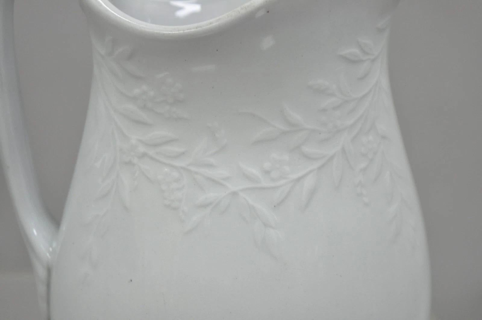 English Ironstone Imperial Hope & Carter Burgess Goddard Water Pitchers Set of 2 In Good Condition For Sale In Philadelphia, PA