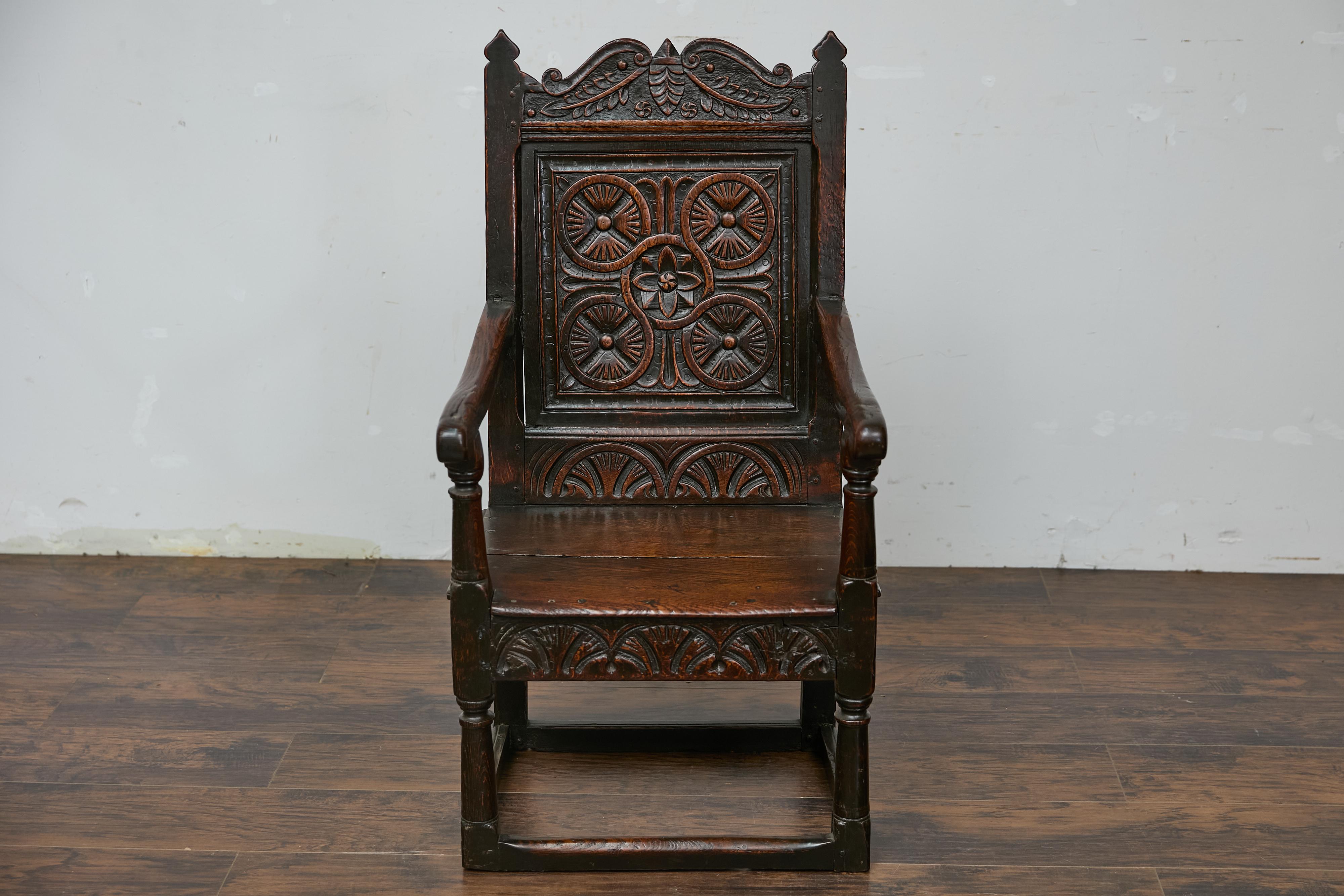 English Jacobean 1690s Oak High Back Armchair with Carved Décor and Turned Legs In Good Condition For Sale In Atlanta, GA