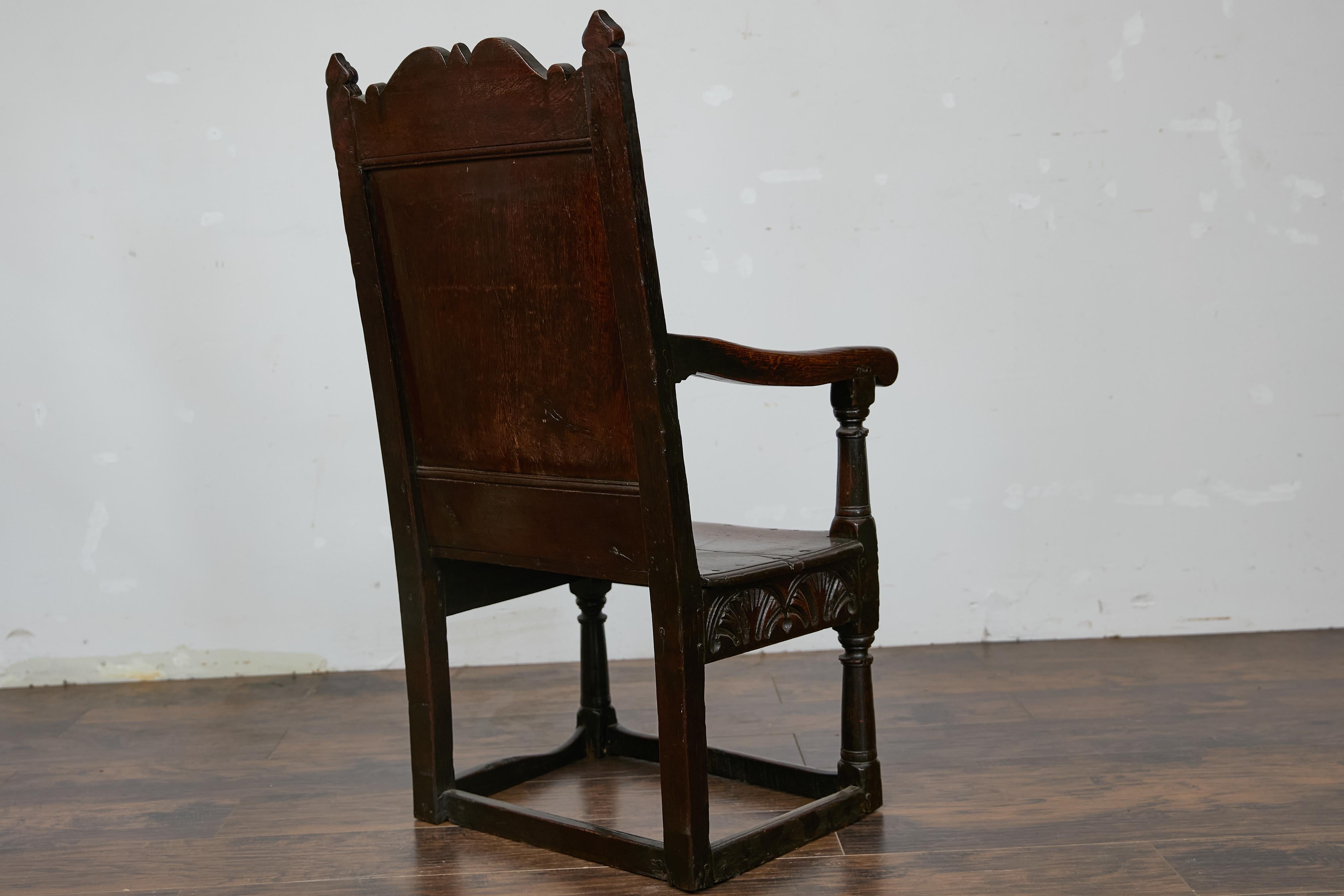 English Jacobean 1690s Oak High Back Armchair with Carved Décor and Turned Legs For Sale 1