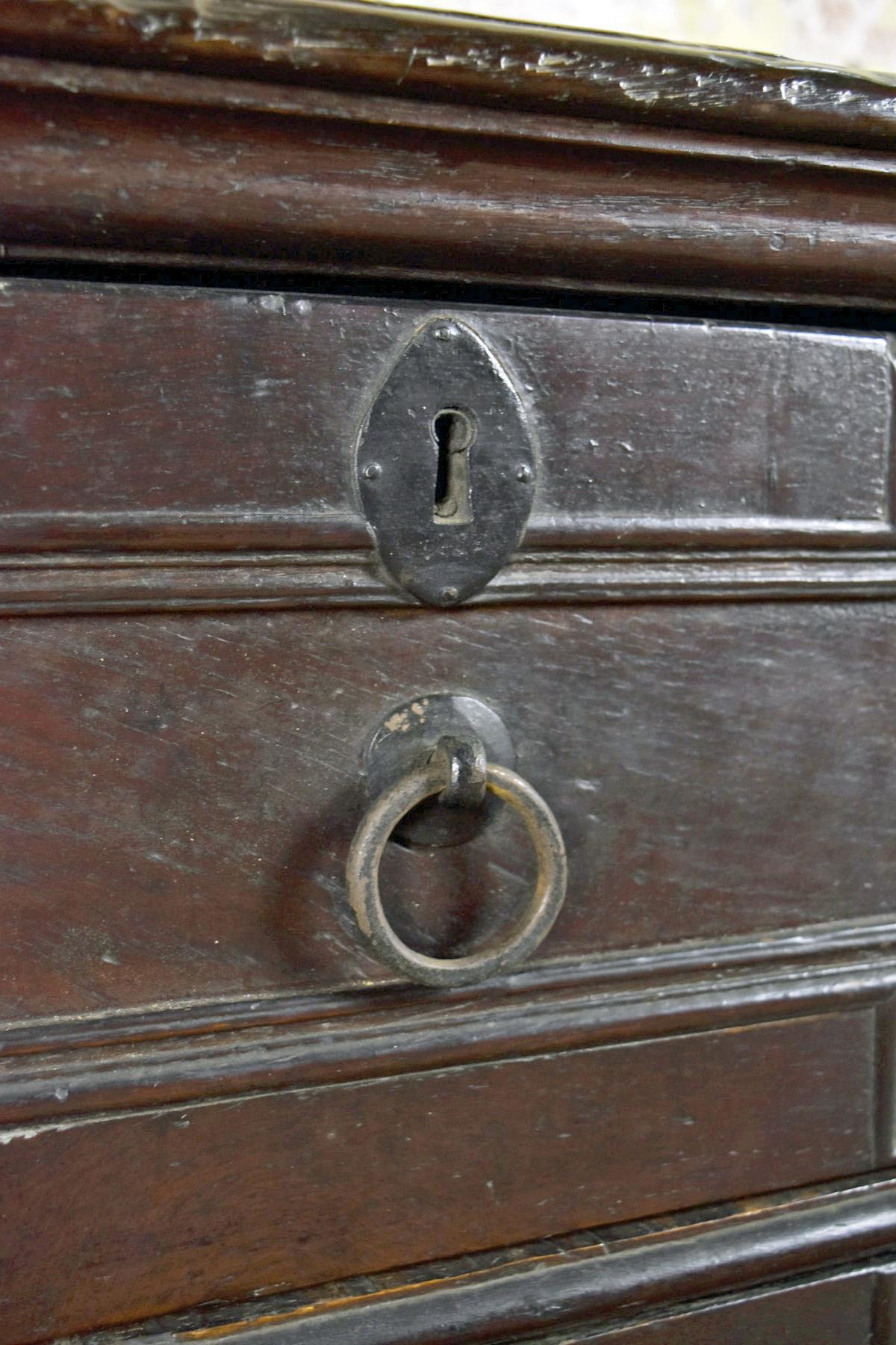 English Jacobean 17th Century Oak Four-Drawer Commode of Rare Form For Sale 5