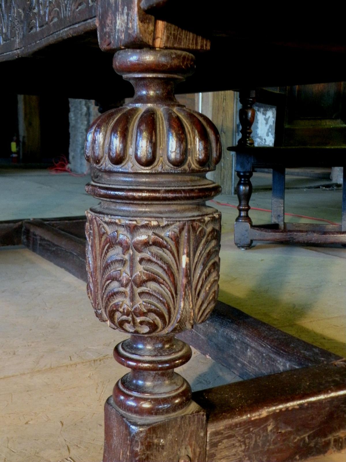 English Jacobean Early 17th Century Oak Long Refectory Table For Sale 6