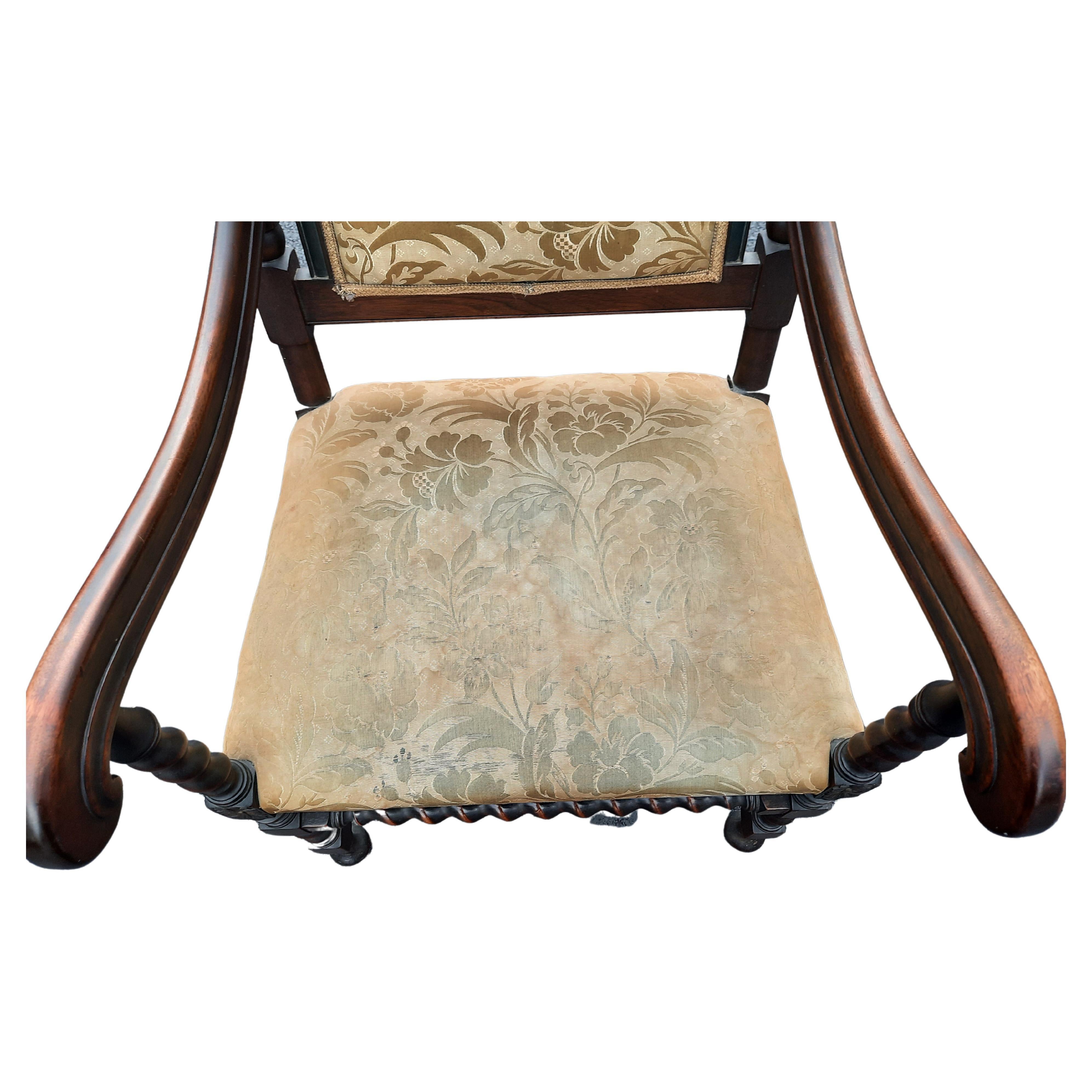 Jacobéen Chaise jacobéenne anglaise sculptée à la main, tapissée à la main, à torsion d'orge, vers 1800 en vente