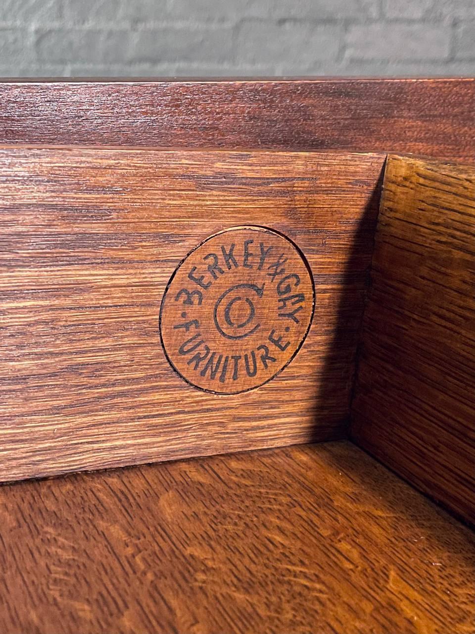 Credenza in stile giacobino inglese in mogano di Berkey & Gay in vendita 3