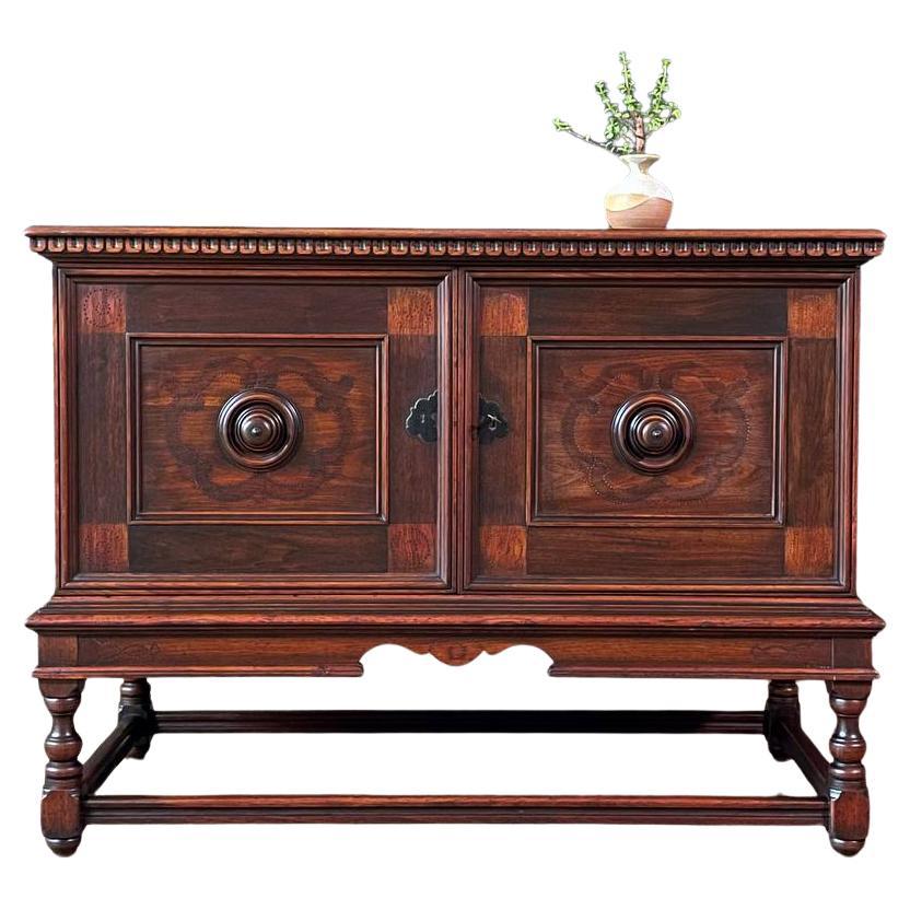 Credenza in stile giacobino inglese in mogano di Berkey & Gay in vendita