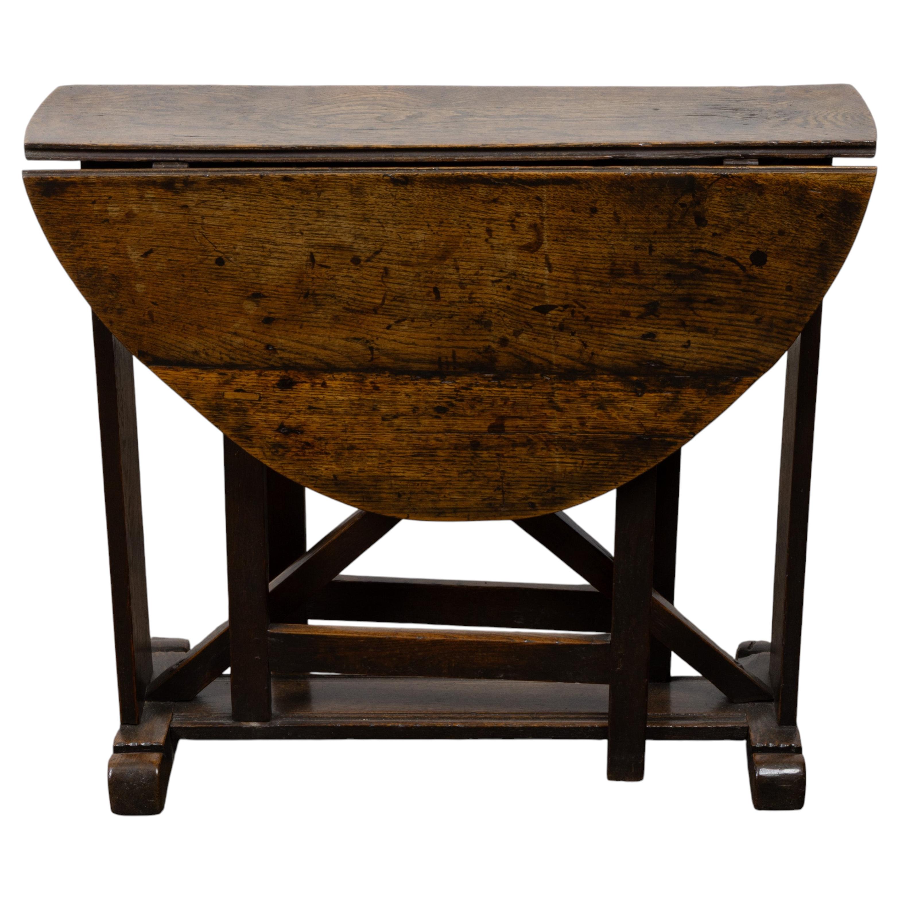 Mesa ovalada de roble con patas plegables de estilo jacobino inglés, de alrededor de 1880 en venta