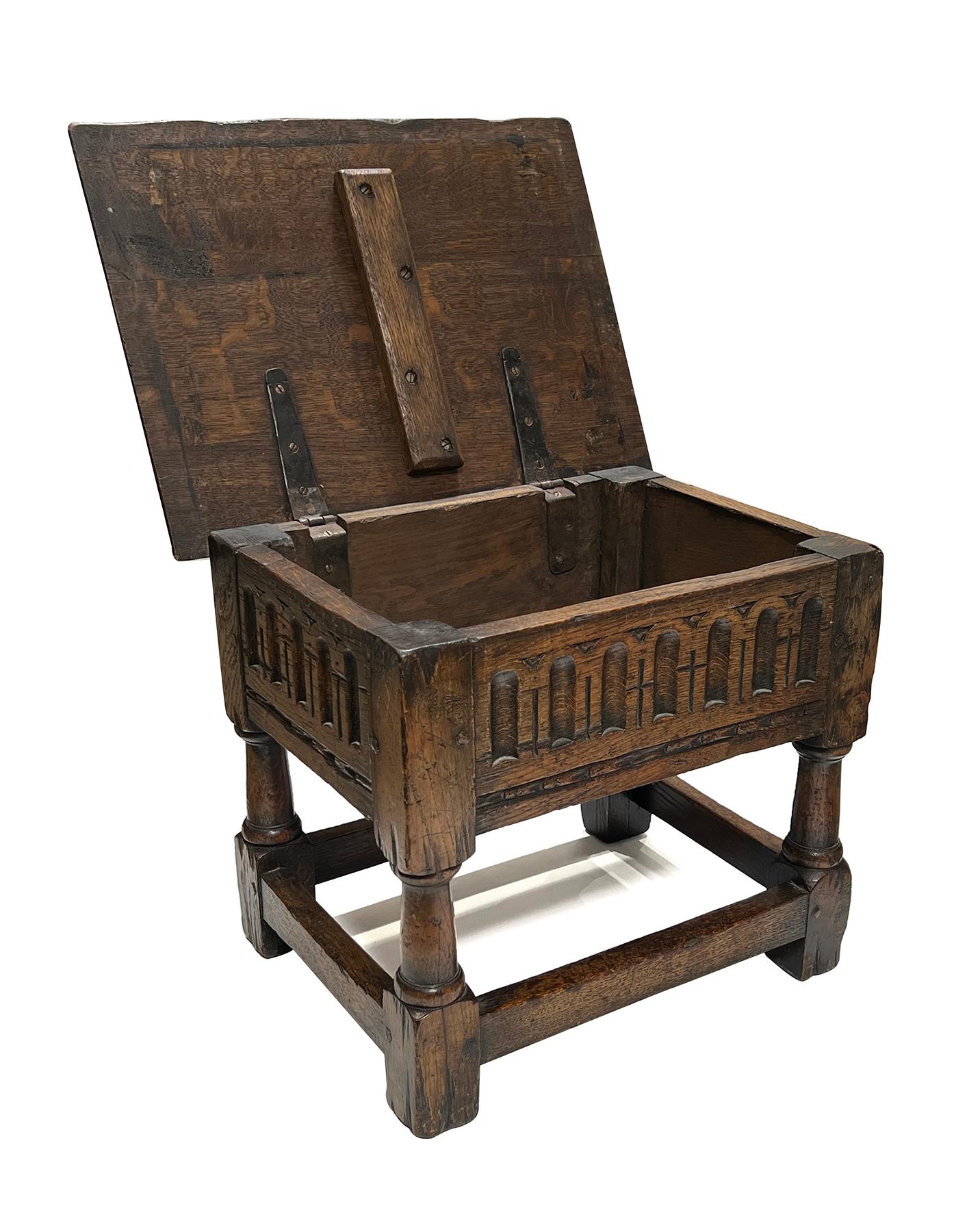 English Jacobean Style Oak Work Side Table/Joint Stool with Hinged Lid In Good Condition For Sale In San Francisco, CA