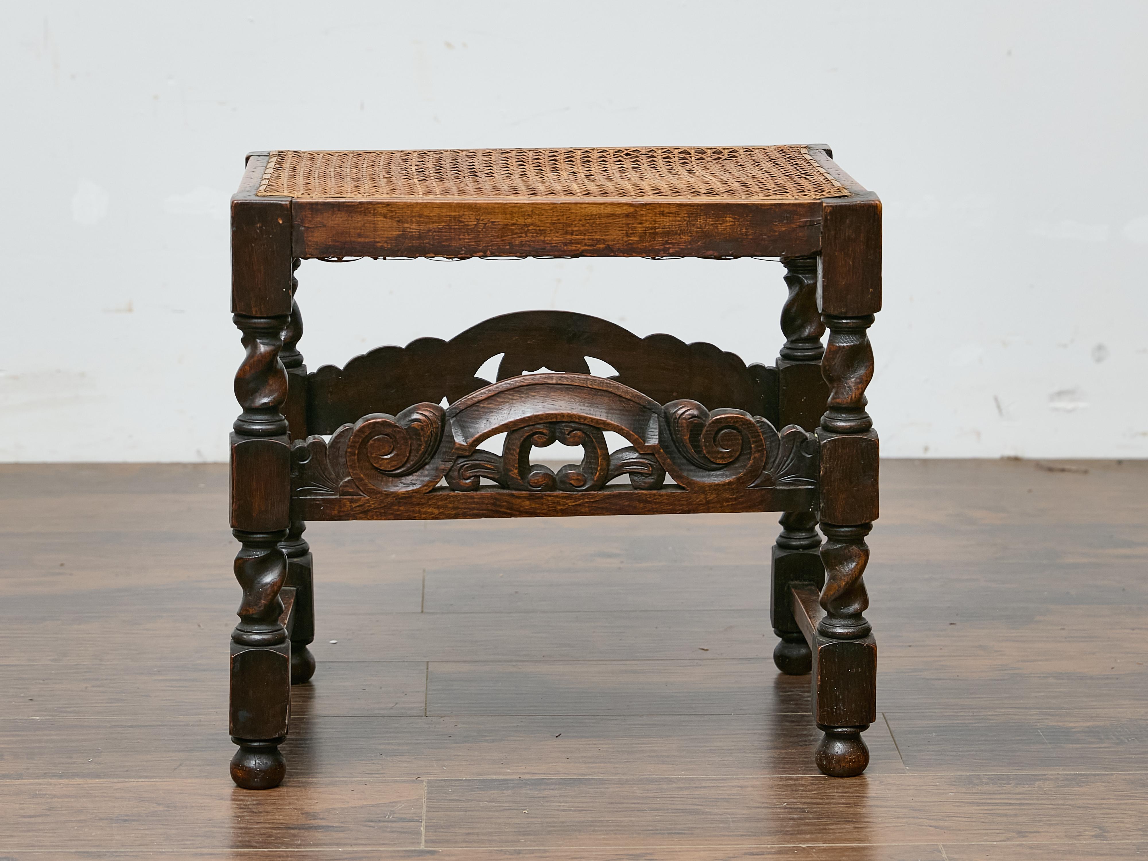 Panca inglese in stile giacobino con grembiule intagliato, circa 1900 in vendita 2