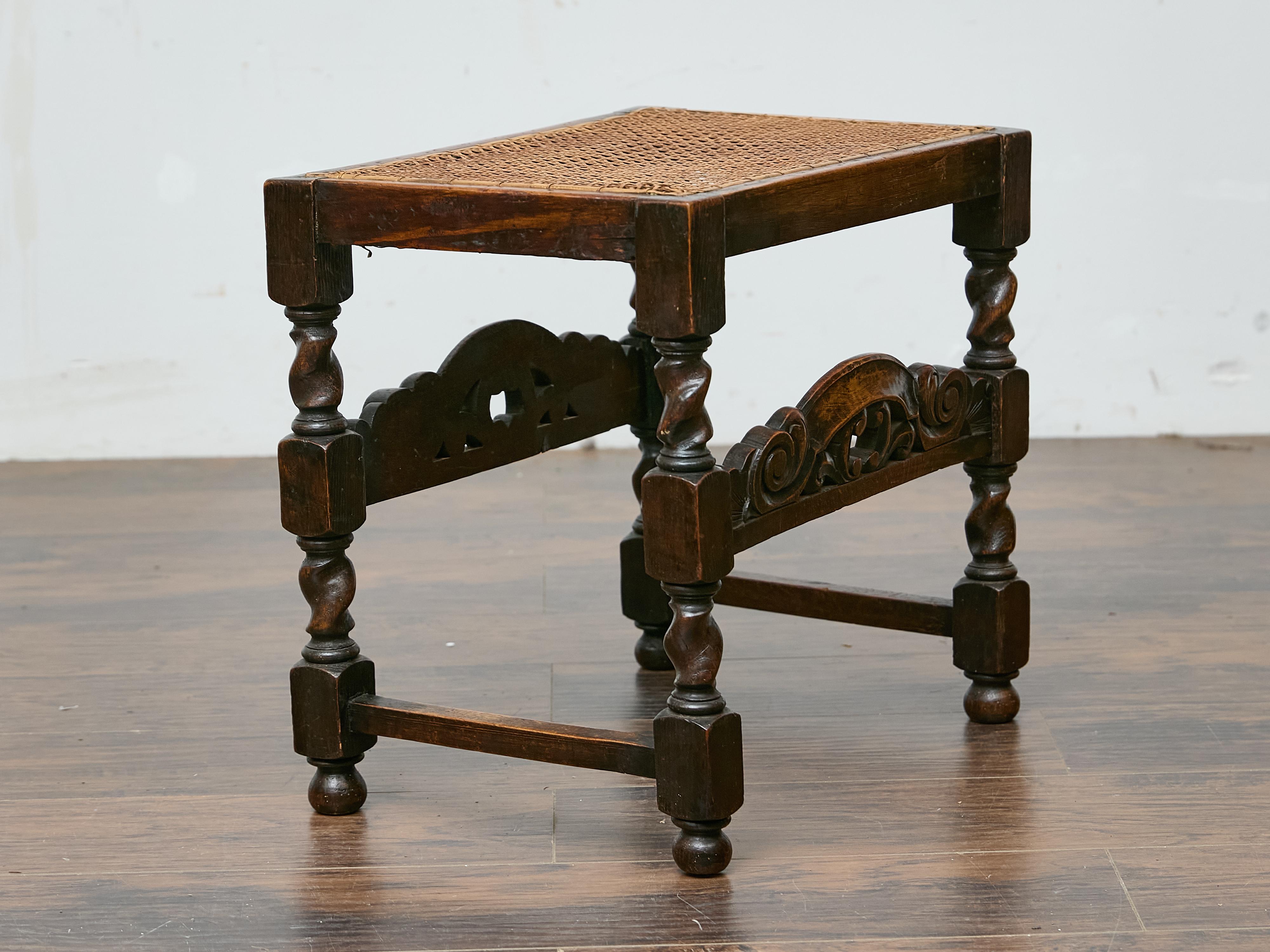 Inglese Panca inglese in stile giacobino con grembiule intagliato, circa 1900 in vendita