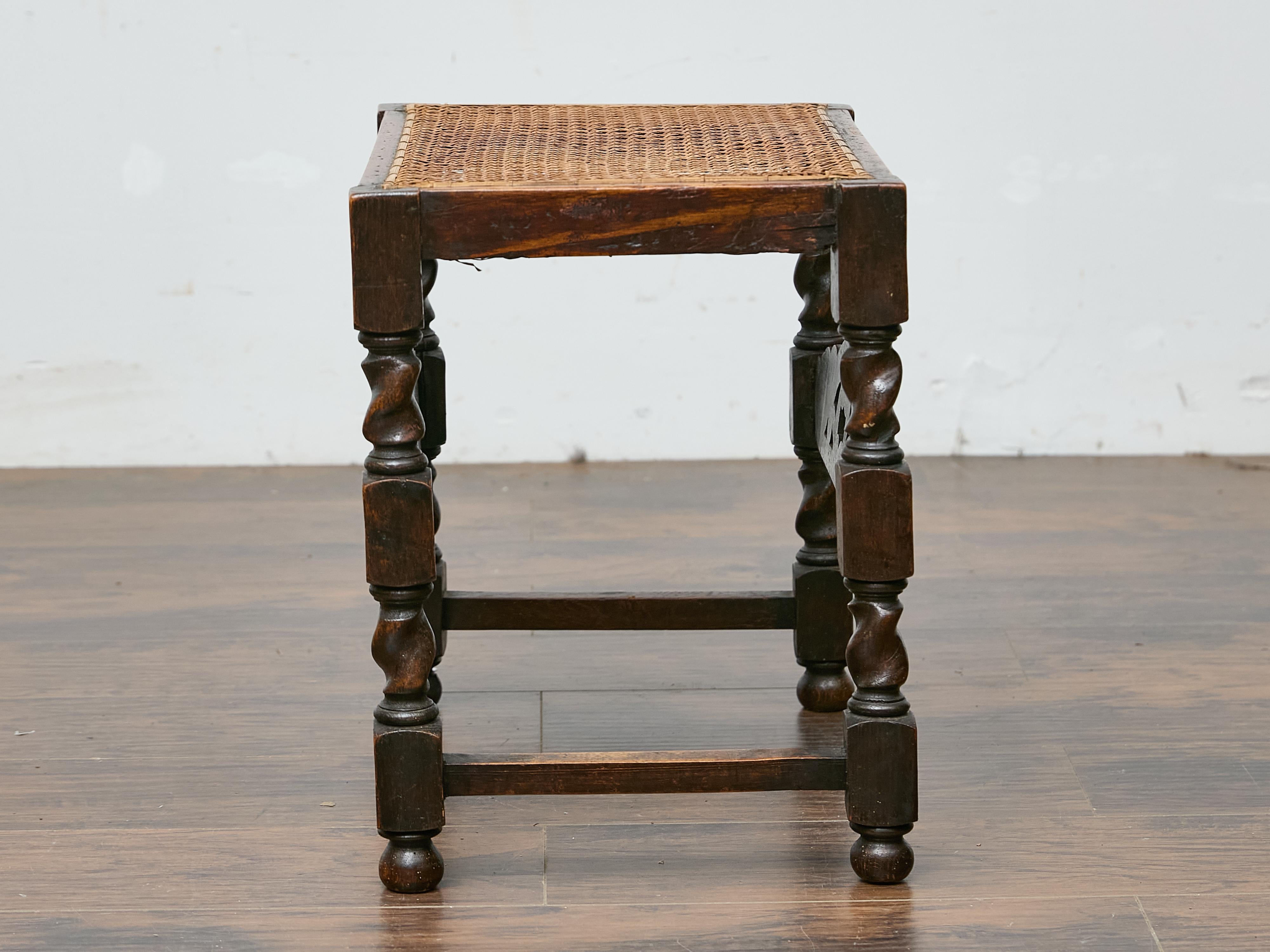 Panca inglese in stile giacobino con grembiule intagliato, circa 1900 In condizioni buone in vendita a Atlanta, GA