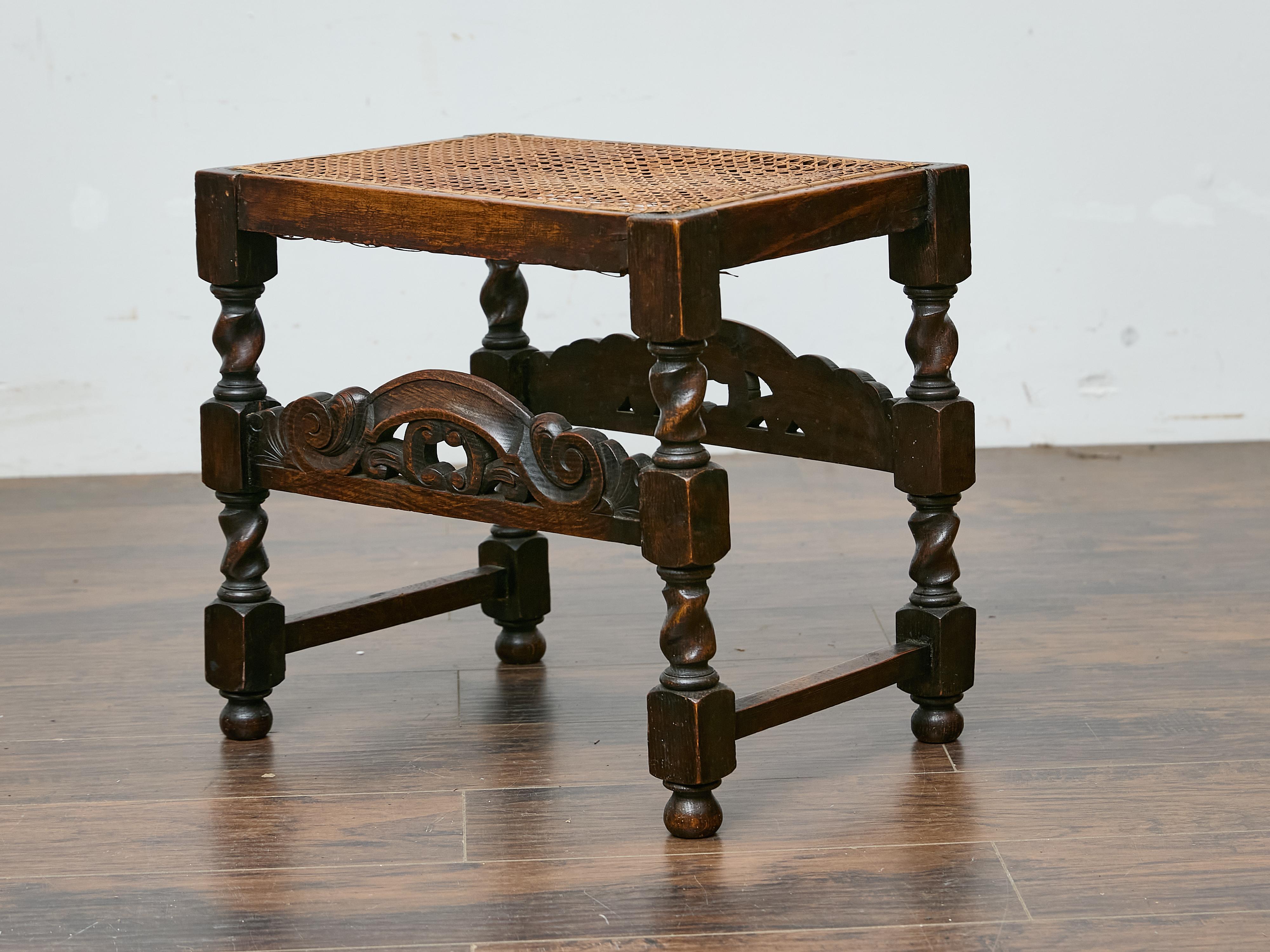 XX secolo Panca inglese in stile giacobino con grembiule intagliato, circa 1900 in vendita