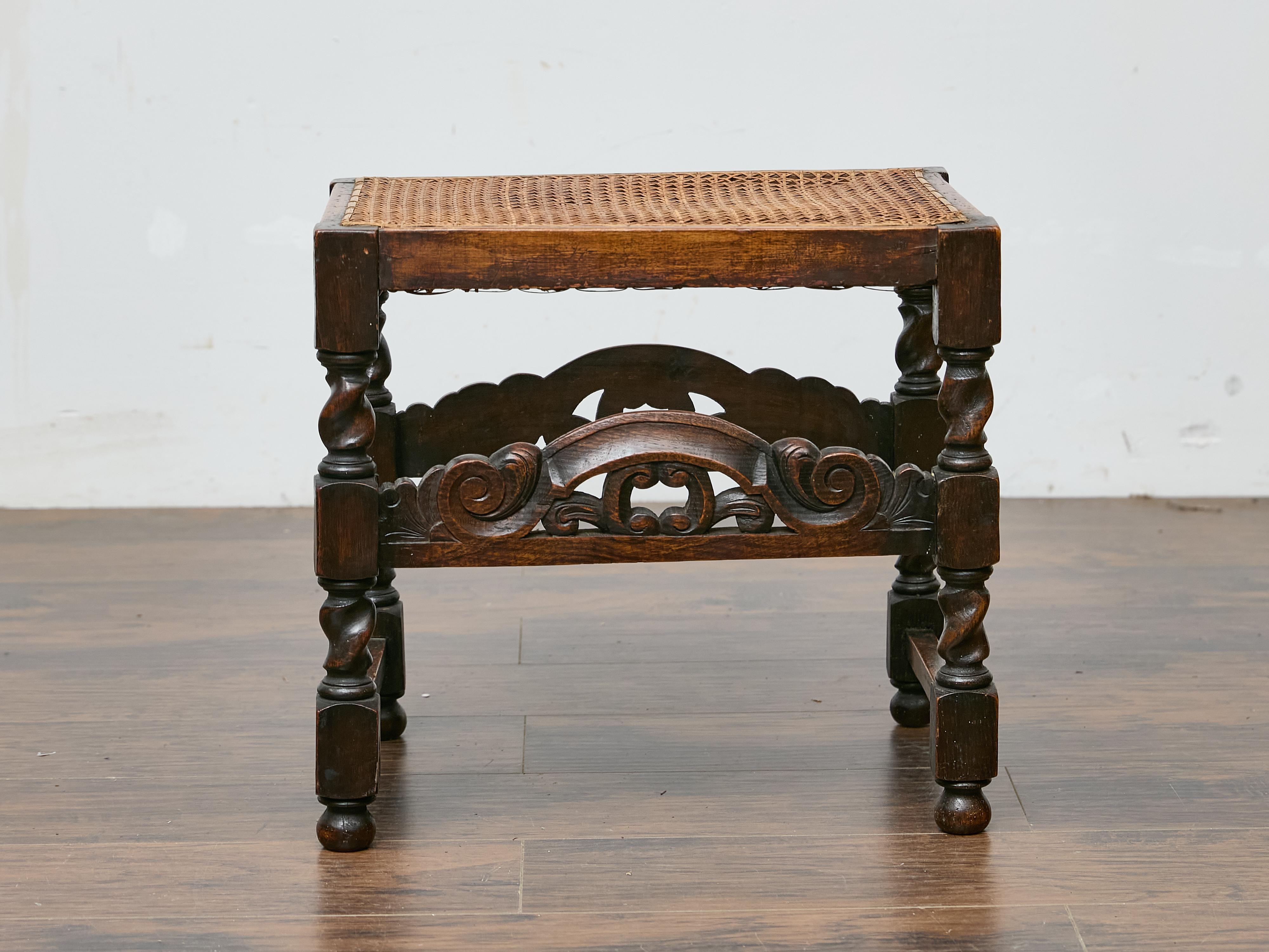 Panca inglese in stile giacobino con grembiule intagliato, circa 1900 in vendita 1
