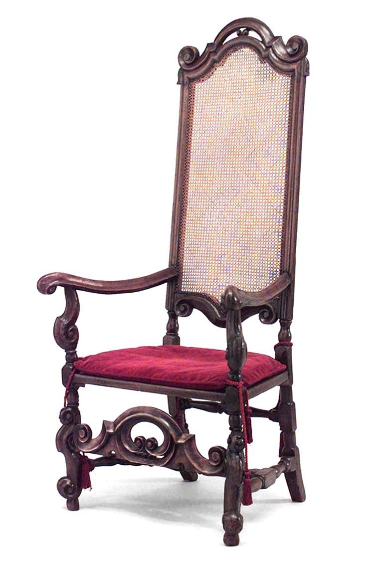 Ensemble de 8 chaises anglaises jacobéennes (17e-18e siècle) à haut dossier en noyer avec assise et dossier cannés, brancard et coussin rouge. (2 fauteuils : 27