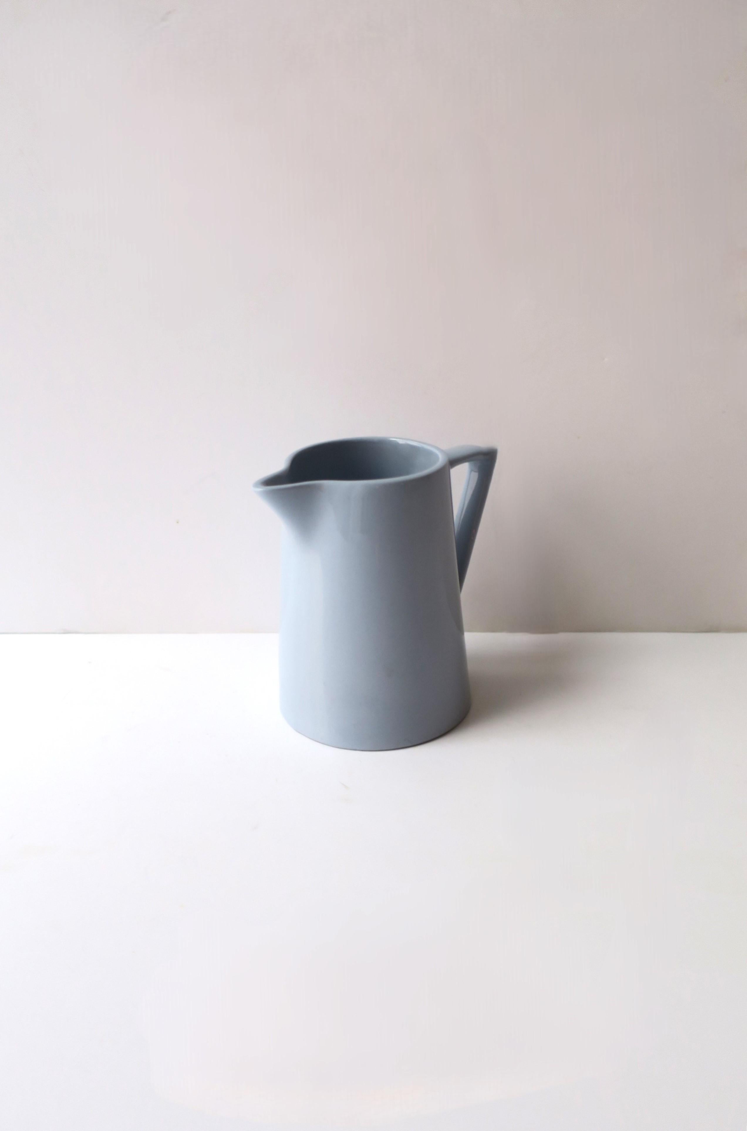 English Johnson Brothers Ceramic Blue Pitcher In Excellent Condition For Sale In New York, NY