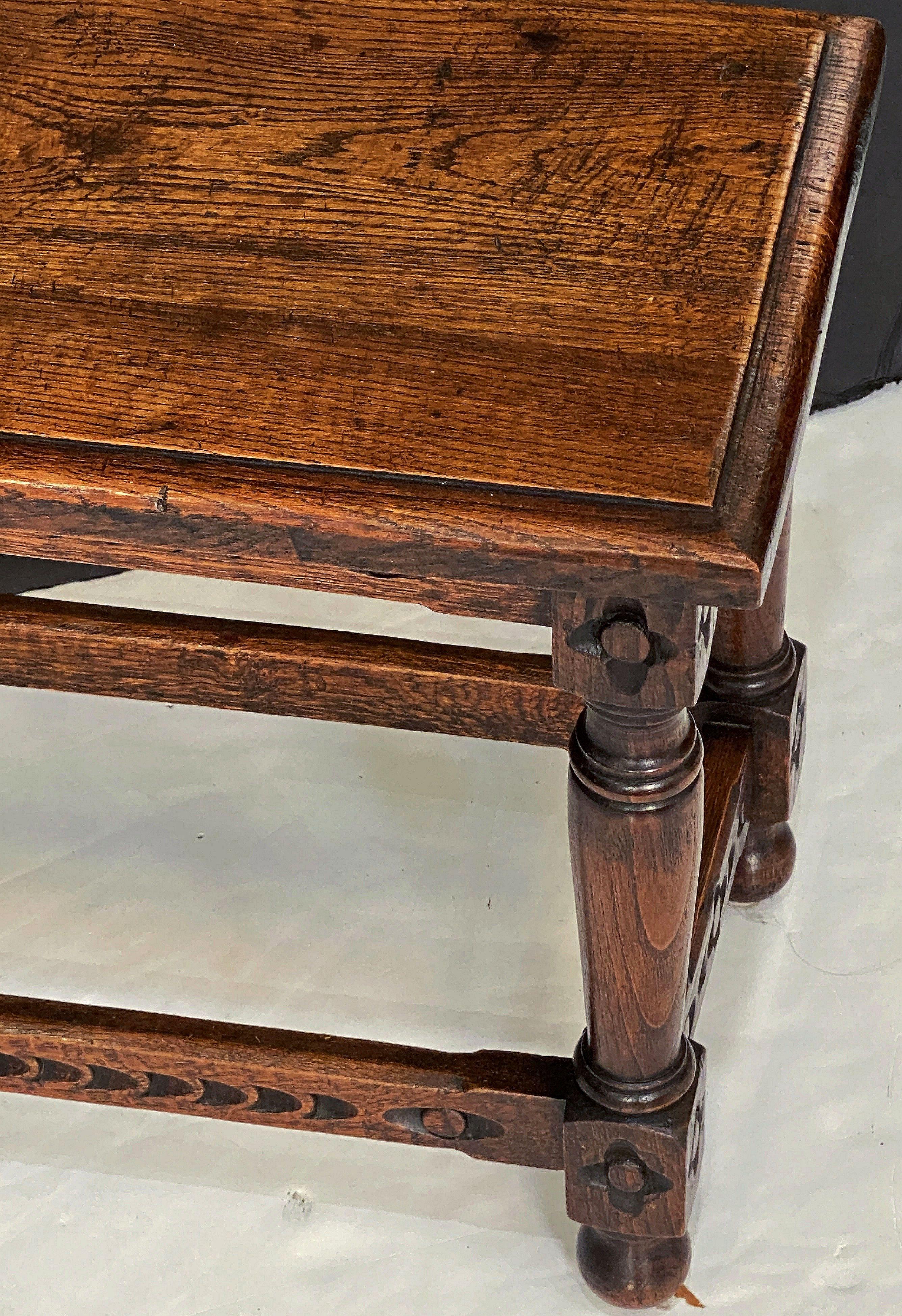 English Joint Stool of Oak with Rectangular Seat and Turned Legs In Good Condition In Austin, TX