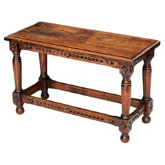 Taburete conjunto inglés de roble con asiento rectangular y patas torneadas