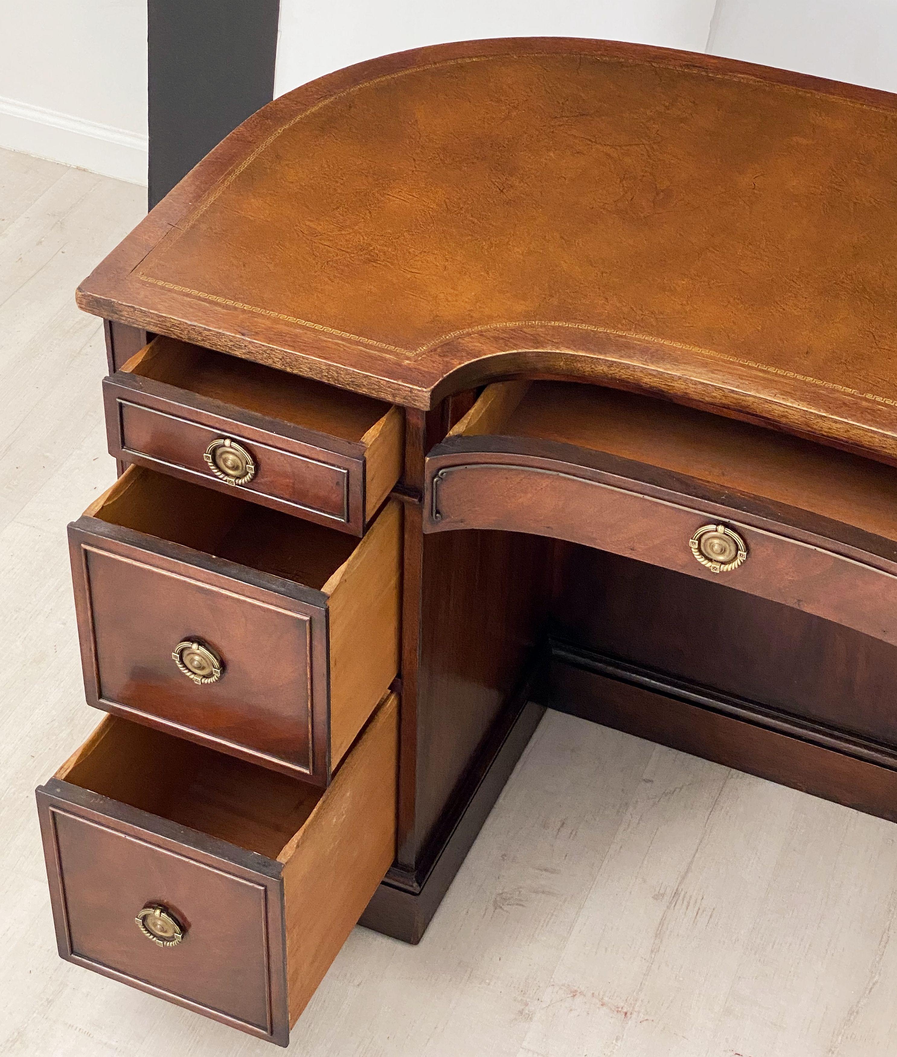 English Kidney Shaped Kneehole Writing Desk of Mahogany with Leather Top For Sale 8