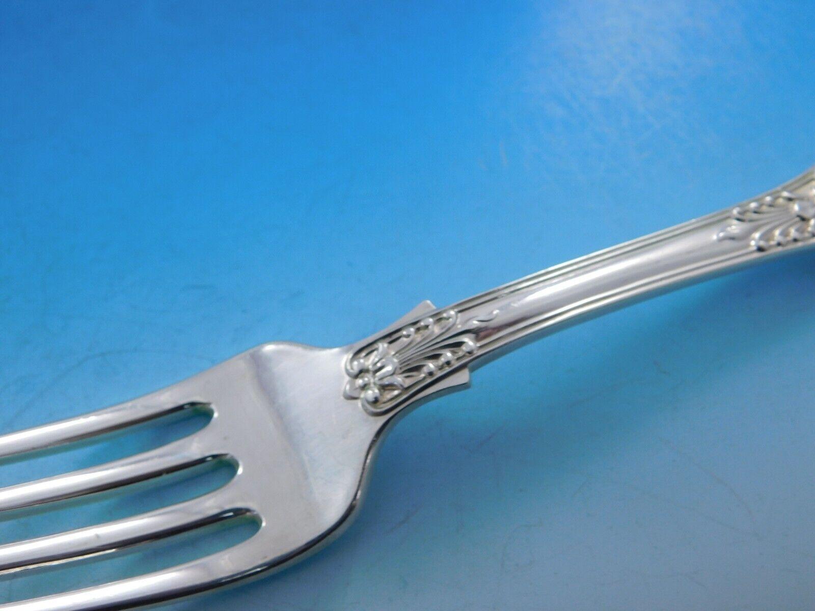 ENGLISH KING (c. 1885)

Patterns similar to our English King were first used in France and England late in the eighteenth century and have remained among the most popular styles for>flatware today, in both Europe and America. Tiffany & Co. first